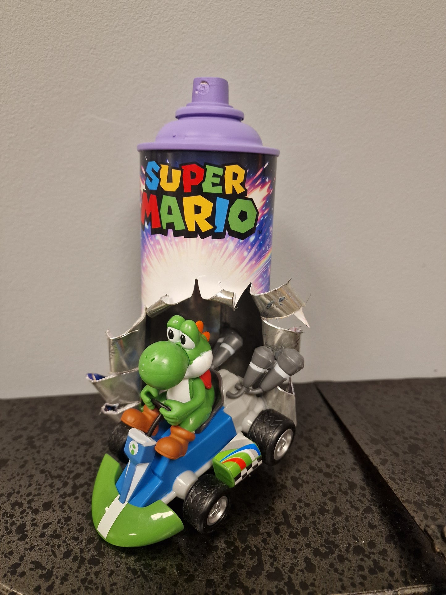 Bombe de peinture custom nintendo – Figurine yoshi pop culture artisanale