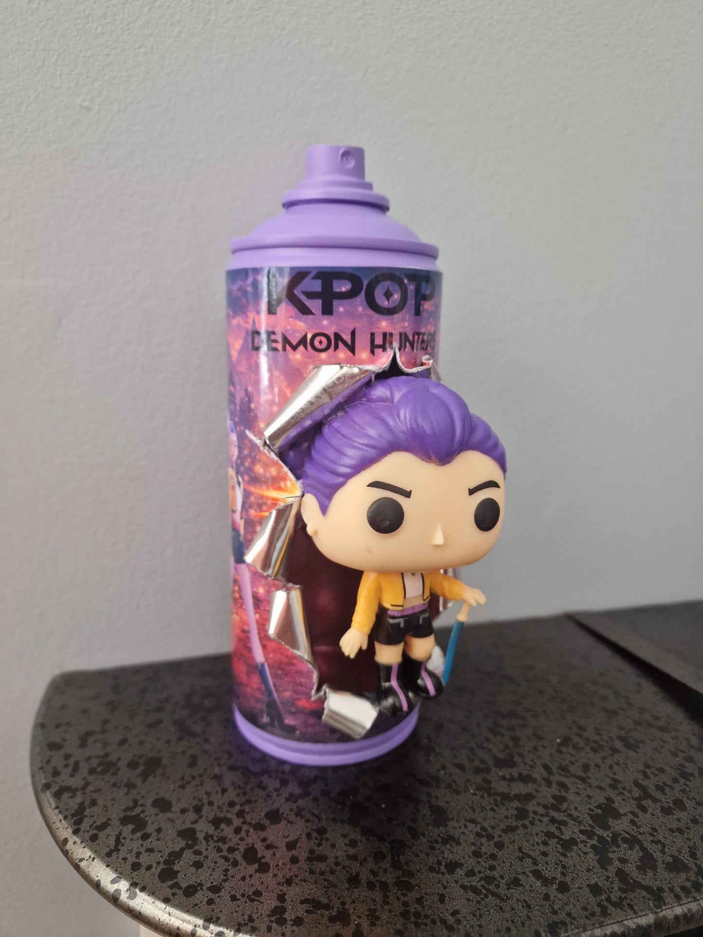 Bombe de peinture custom – Figurine rumi Kpop demon hunter pop culture artisanale