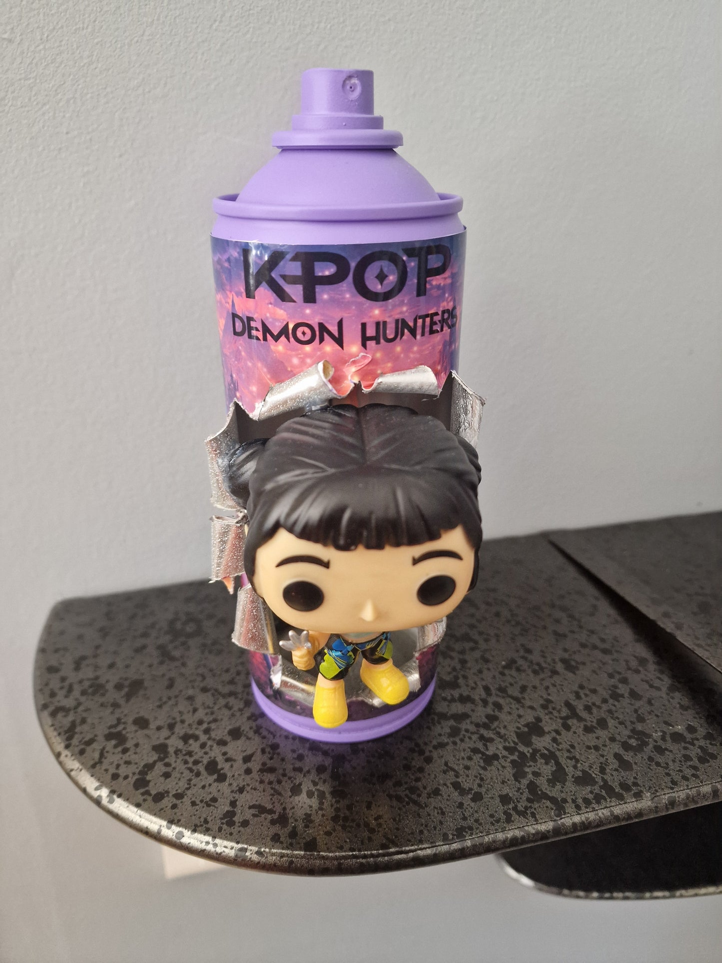 Bombe de peinture custom – Figurine zoey Kpop demon hunter pop culture artisanale