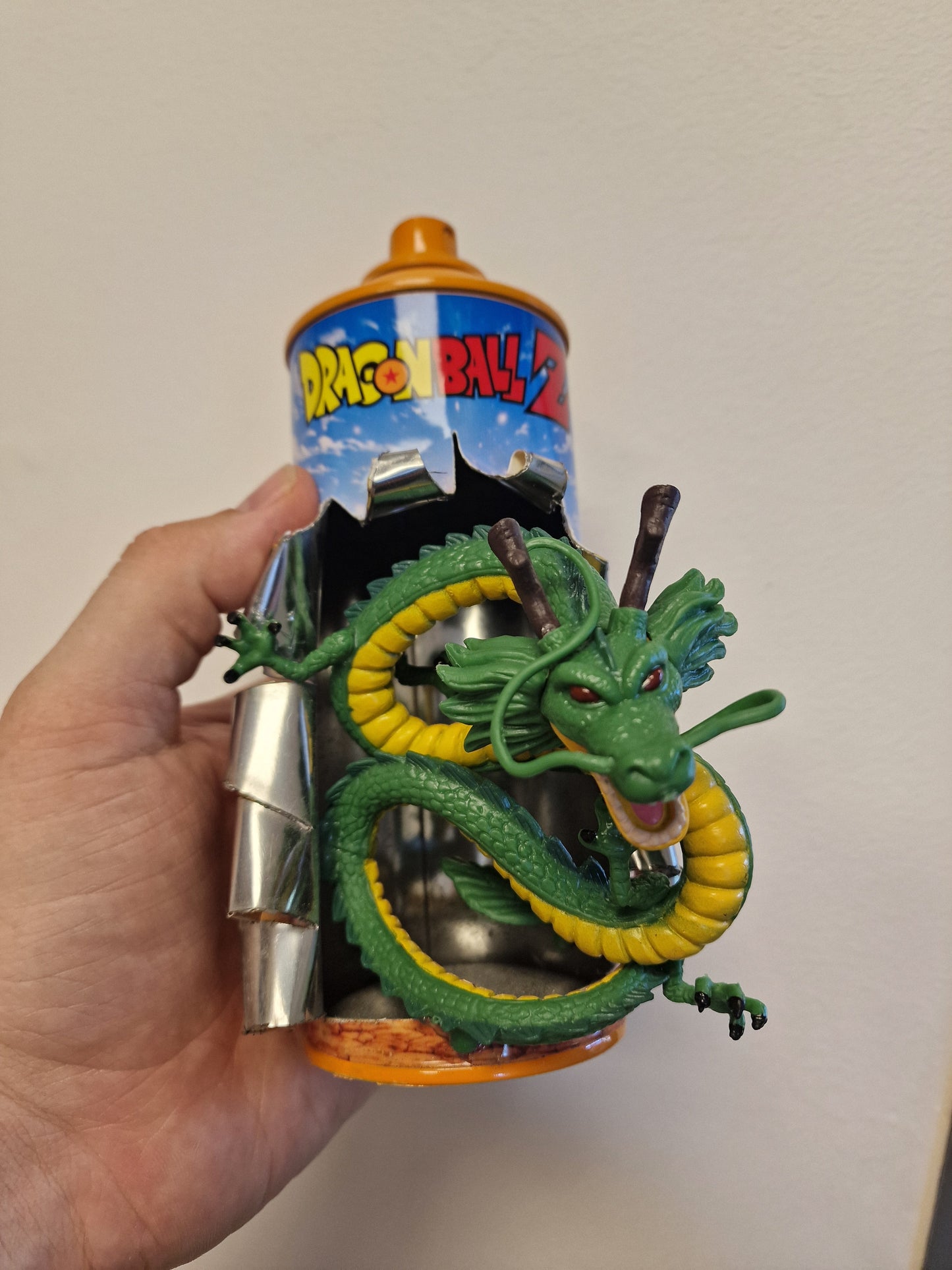 Bombe de peinture custom dragon ball z – Figurine shenron pop culture artisanale