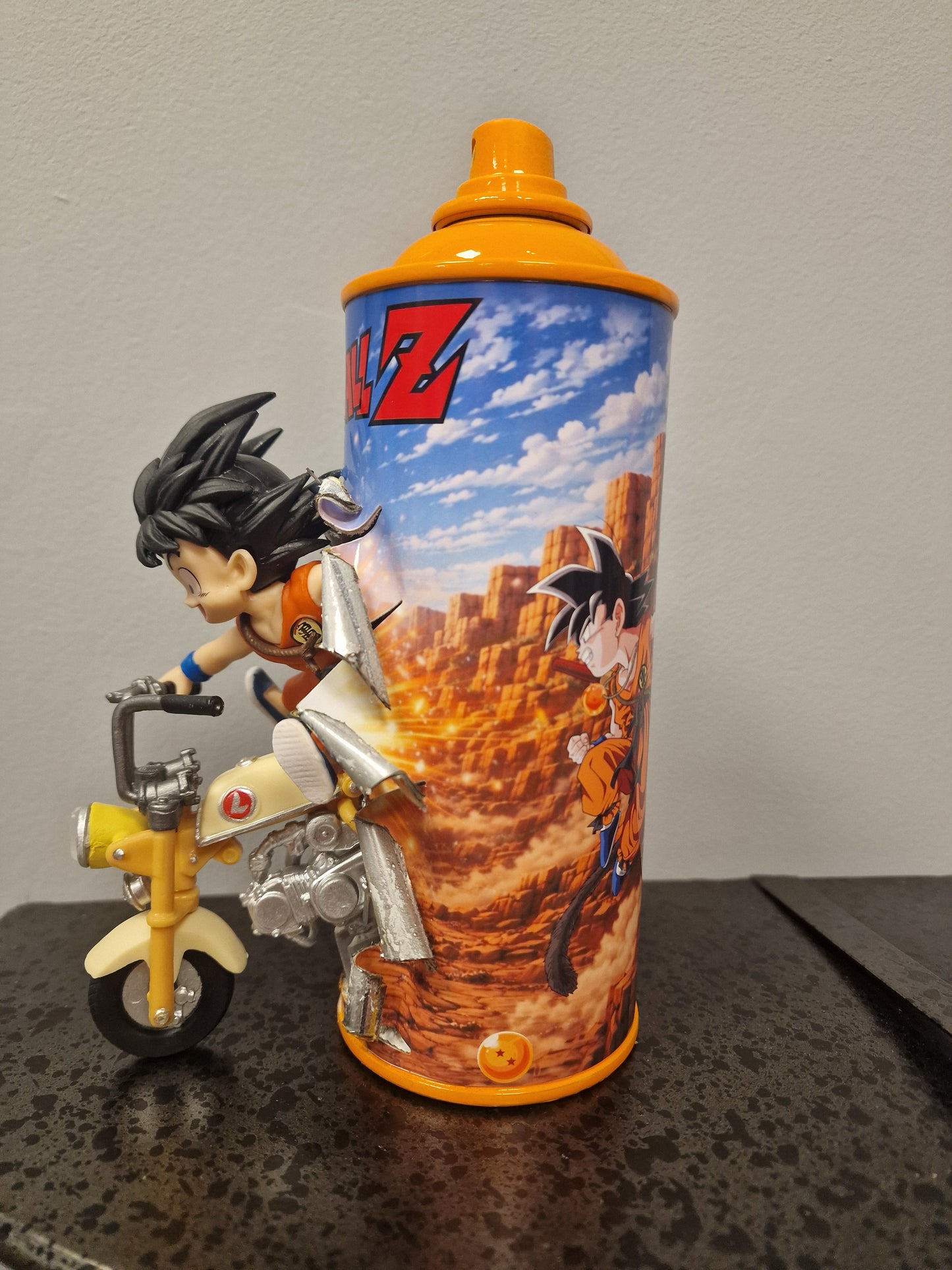 Bombe de peinture custom dragon ball z – Figurine little sangoku pop culture artisanale