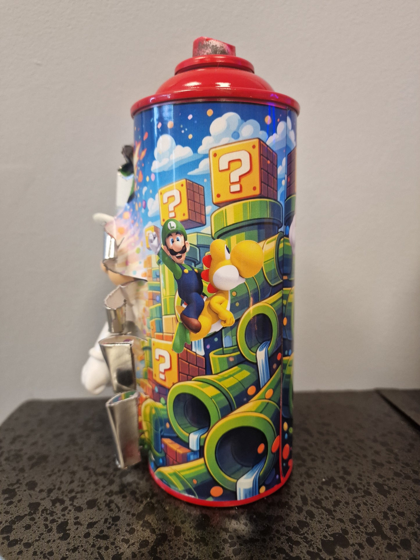 Bombe de peinture custom nintendo – Figurine mario costume pop culture artisanale