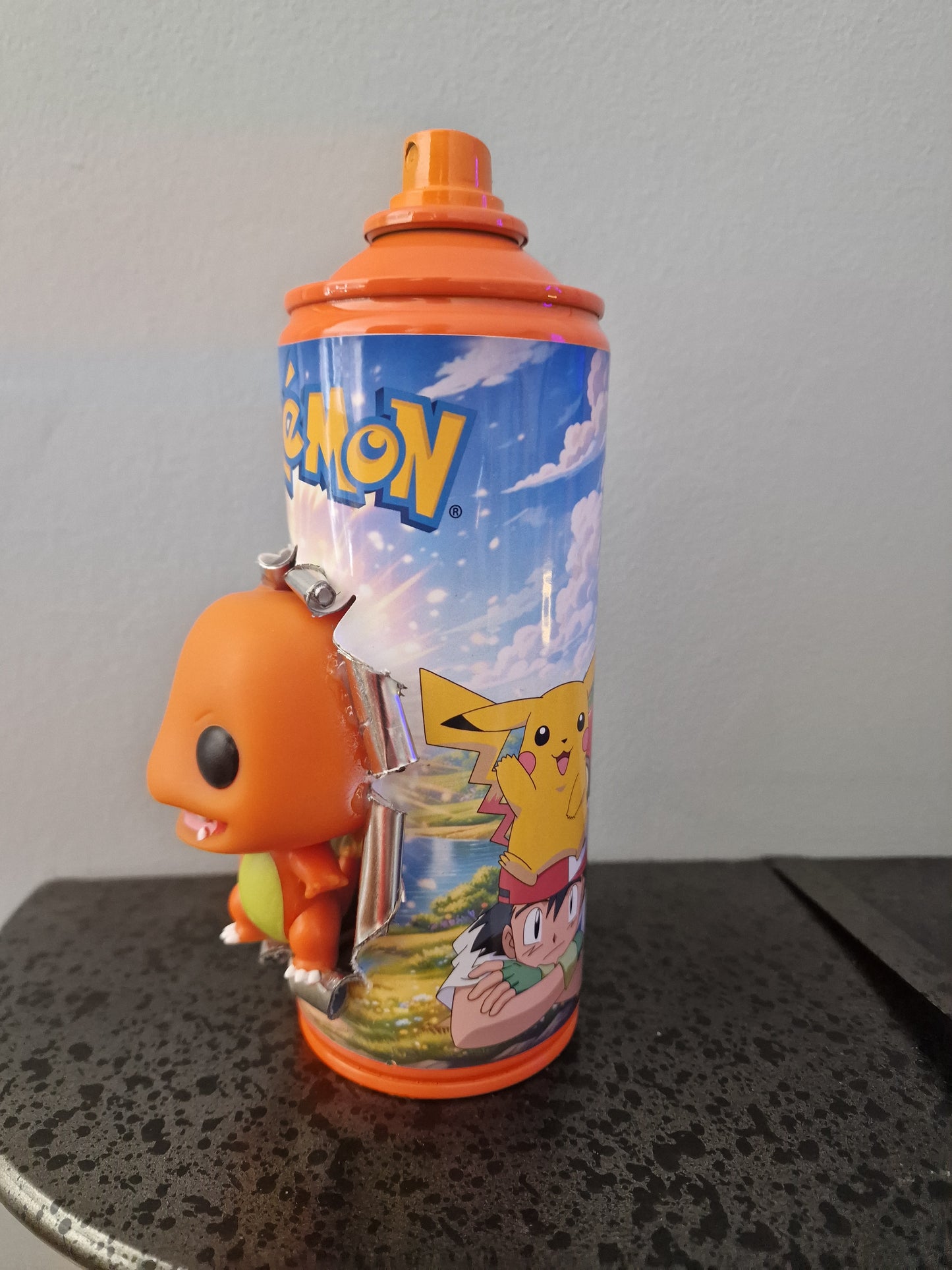 Bombe de peinture custom pokemon – Figurine salameche pop culture artisanale