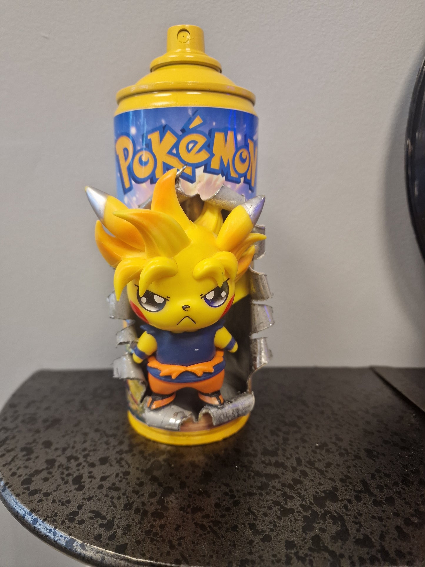 Bombe de peinture custom pokemon – Figurine pikachu sangoku pop culture artisanale