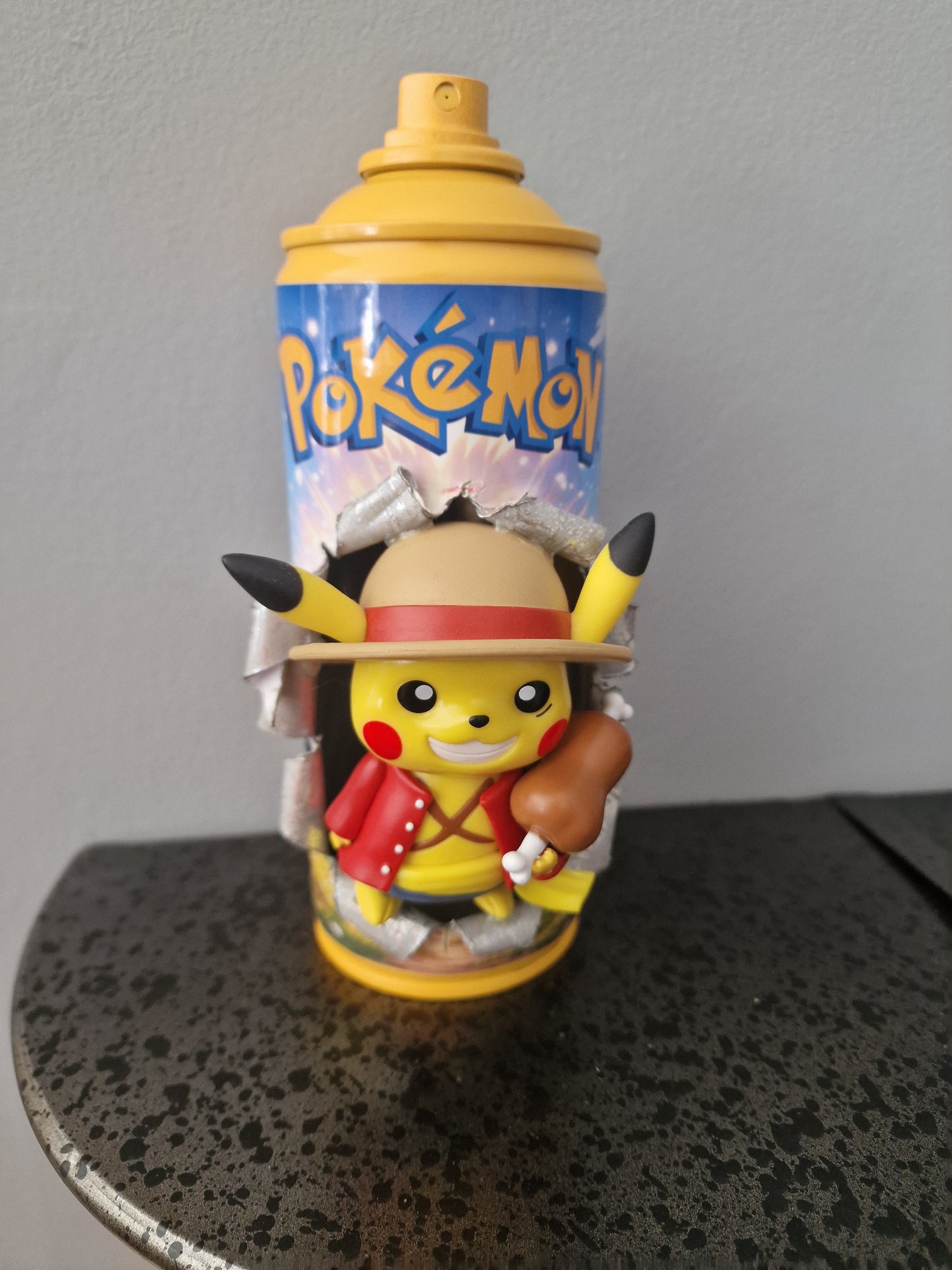 Bombe de peinture custom pokemon – Figurine pop pikachu one piece pop culture artisanale