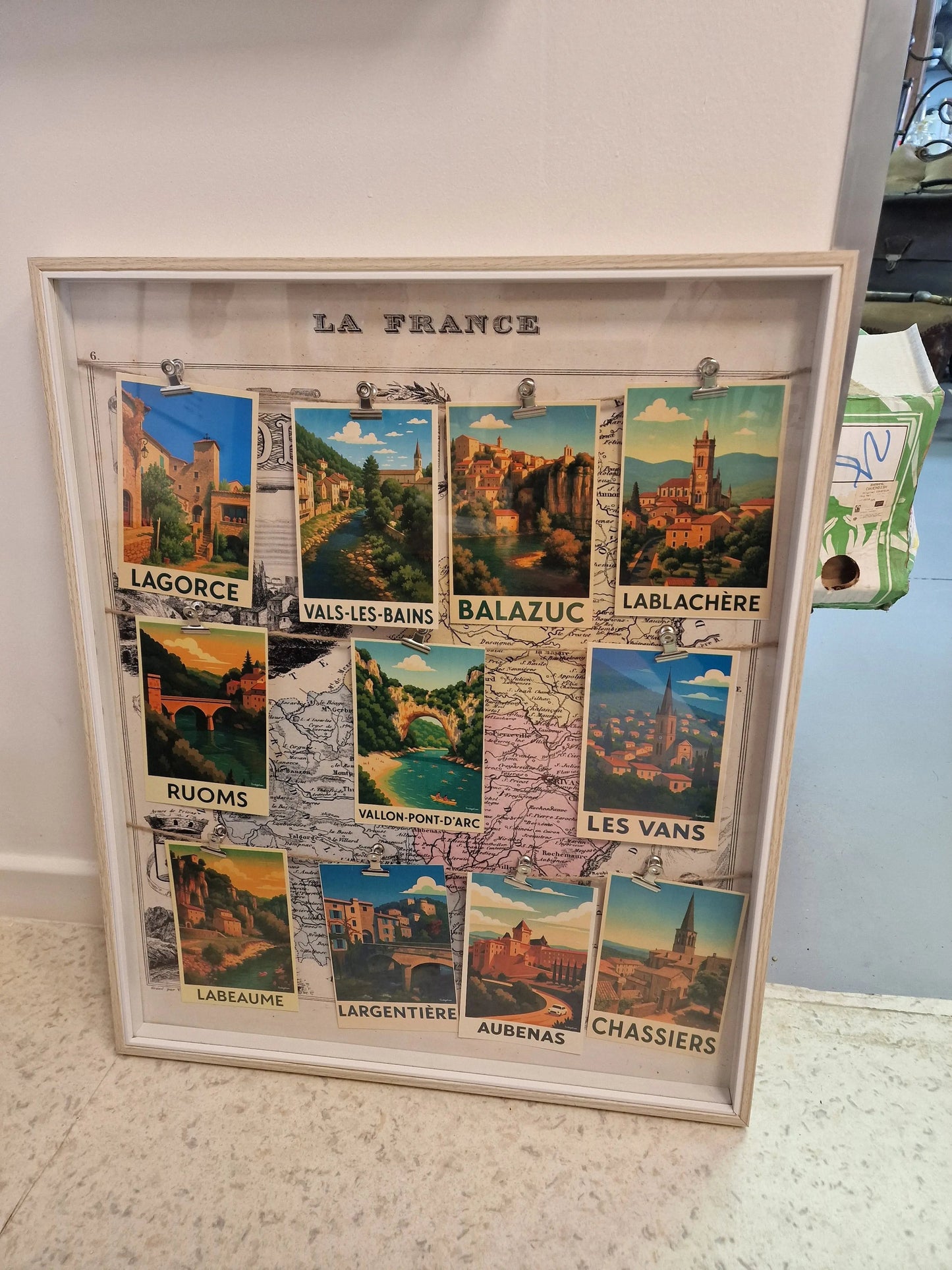 Cadre Souvenir village d’Ardèche – carte vintage et affiches rétro des plus beaux villages Vintagedison