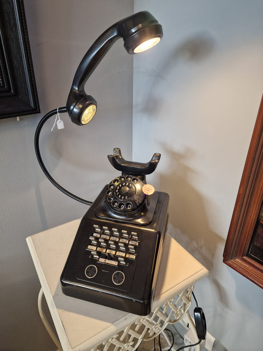 Lampe vintage upcyclée – téléphone Siemens transformé en lampe design industrielle Vintagedison
