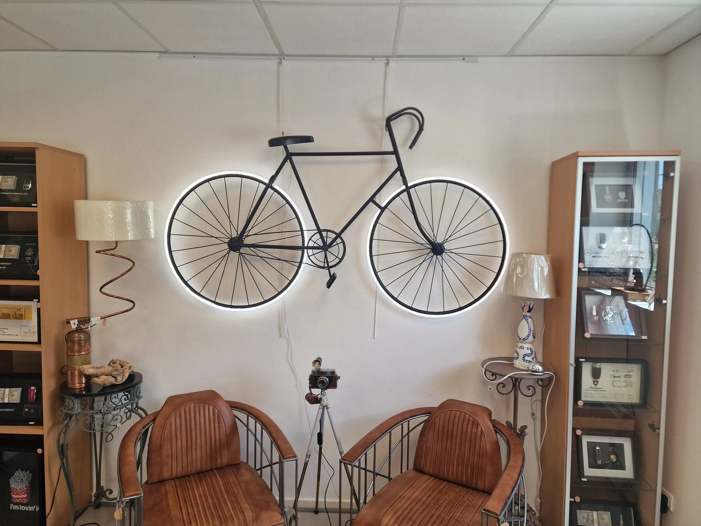 Lampe Murale Vélo avec LED – Applique Industrielle Upcyclée Fait Main