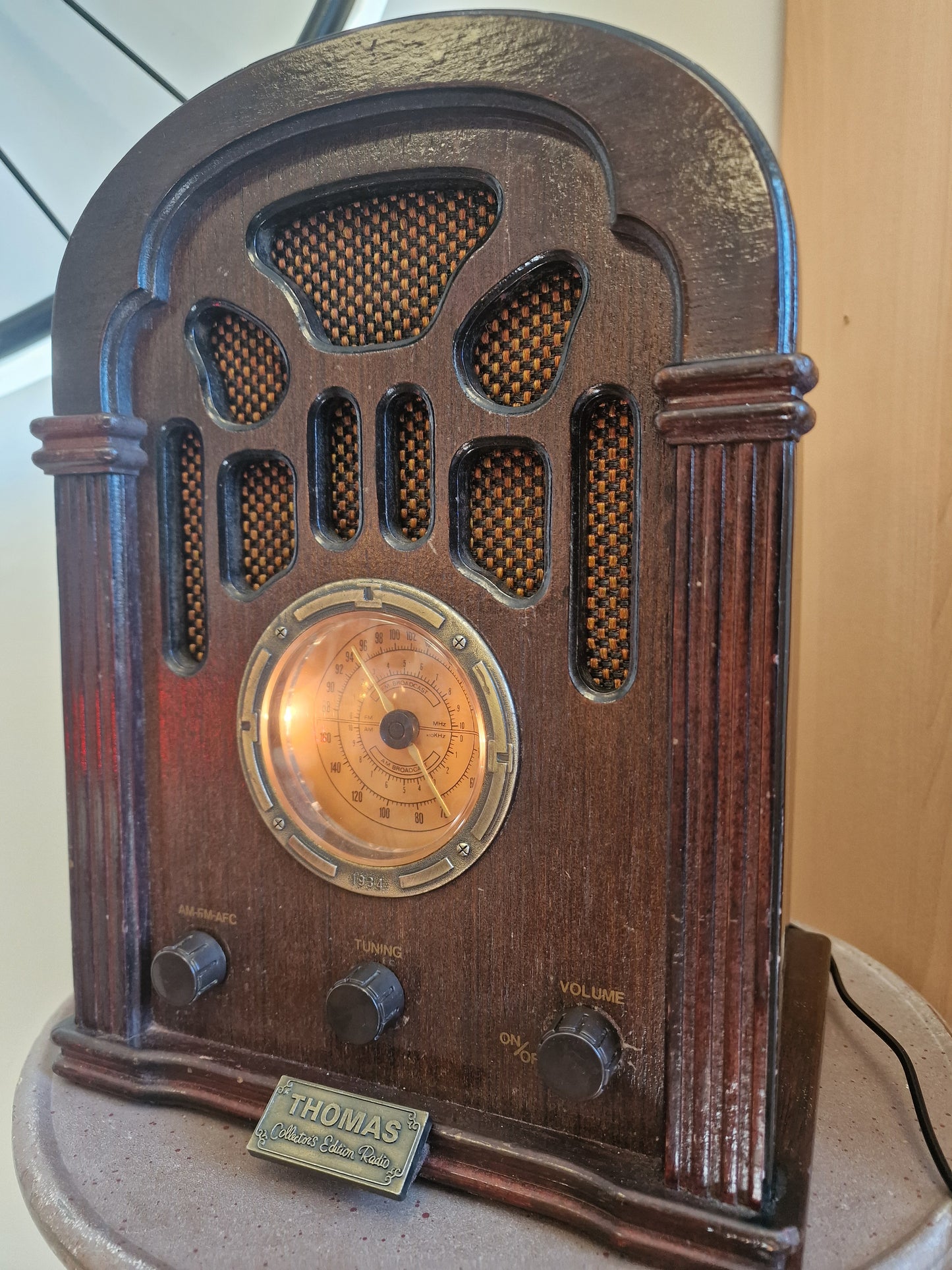 Radio vintage Bluetooth en bois – Enceinte rétro restaurée – Pièce unique artisanale