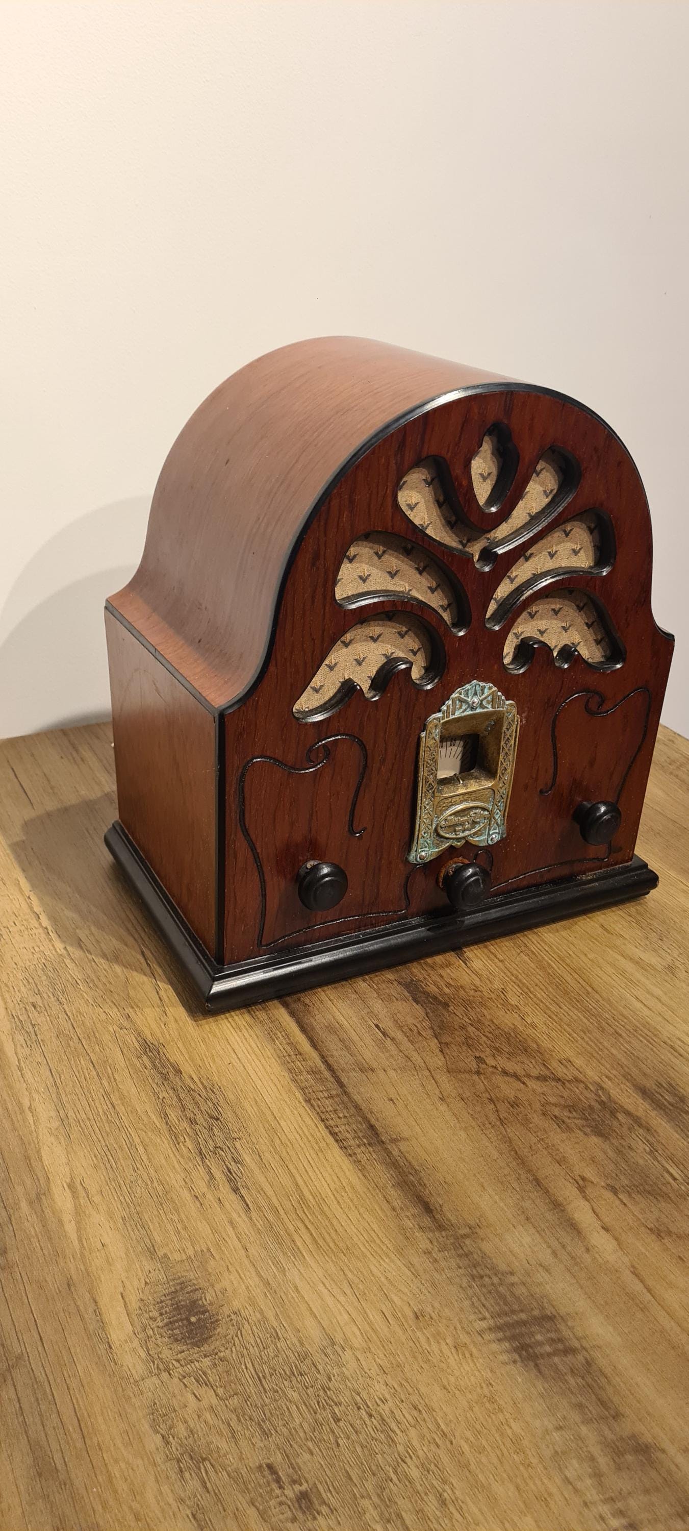 enceinte bluetooth vintage dans ancienne radio. - Vintagedison