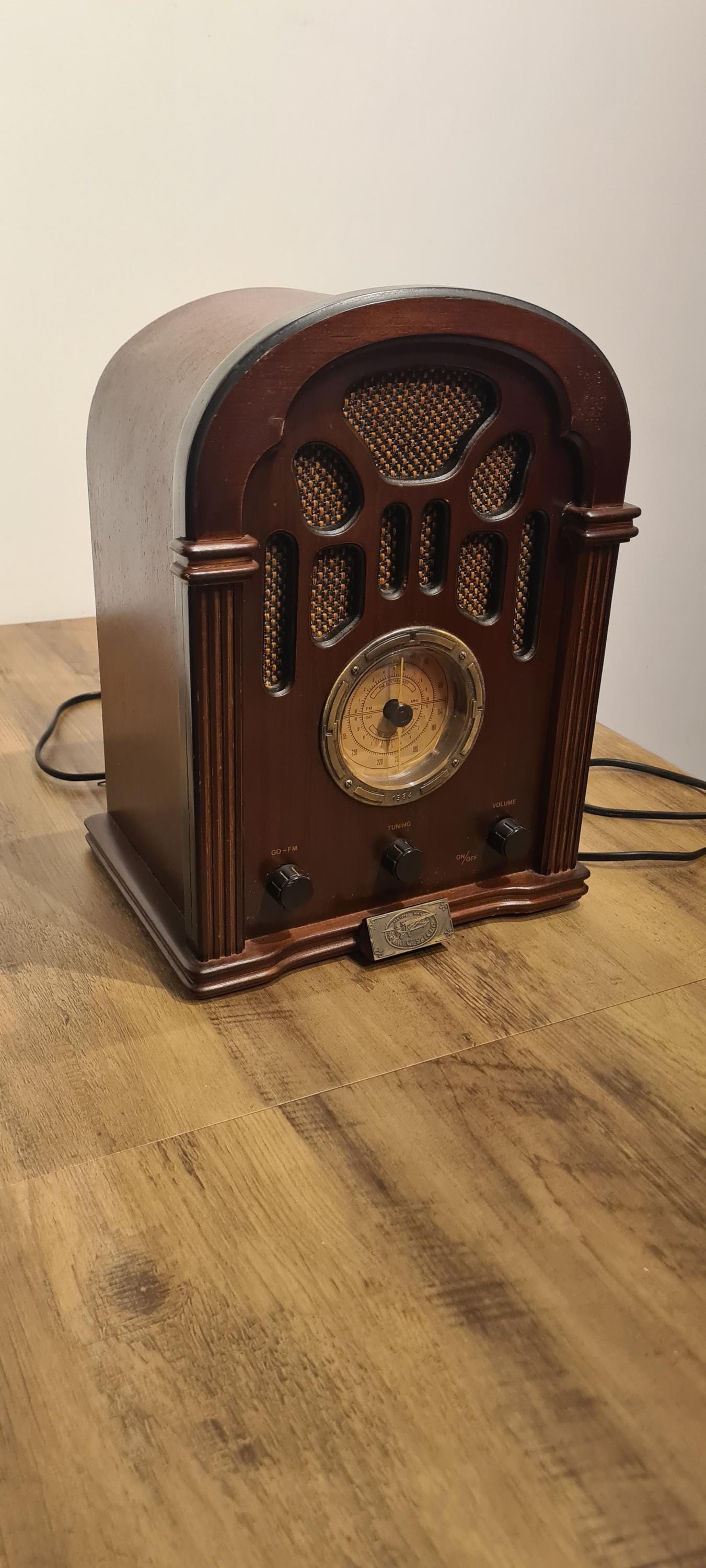 enceinte bluetooth 5.0 vintage dans ancienne radio.