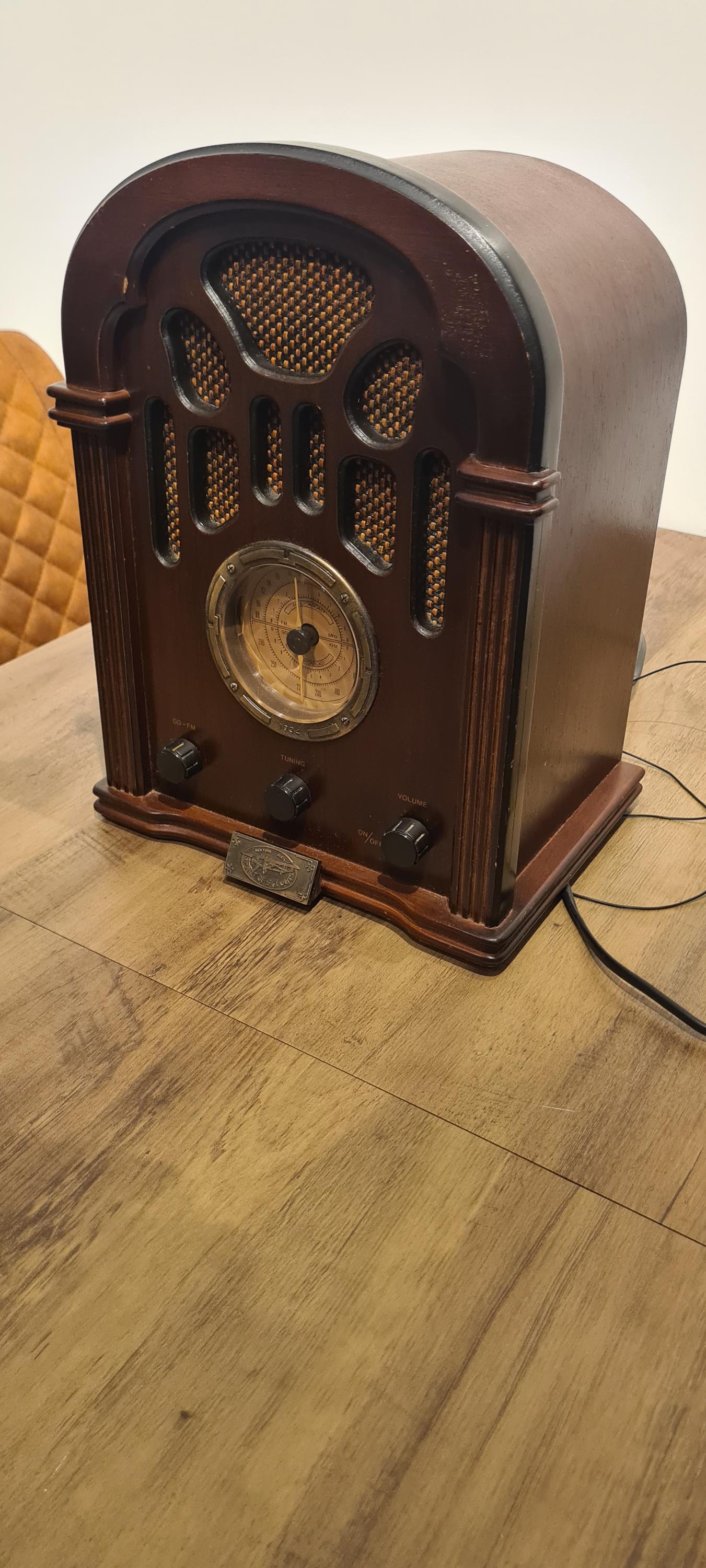 enceinte bluetooth 5.0 vintage dans ancienne radio.