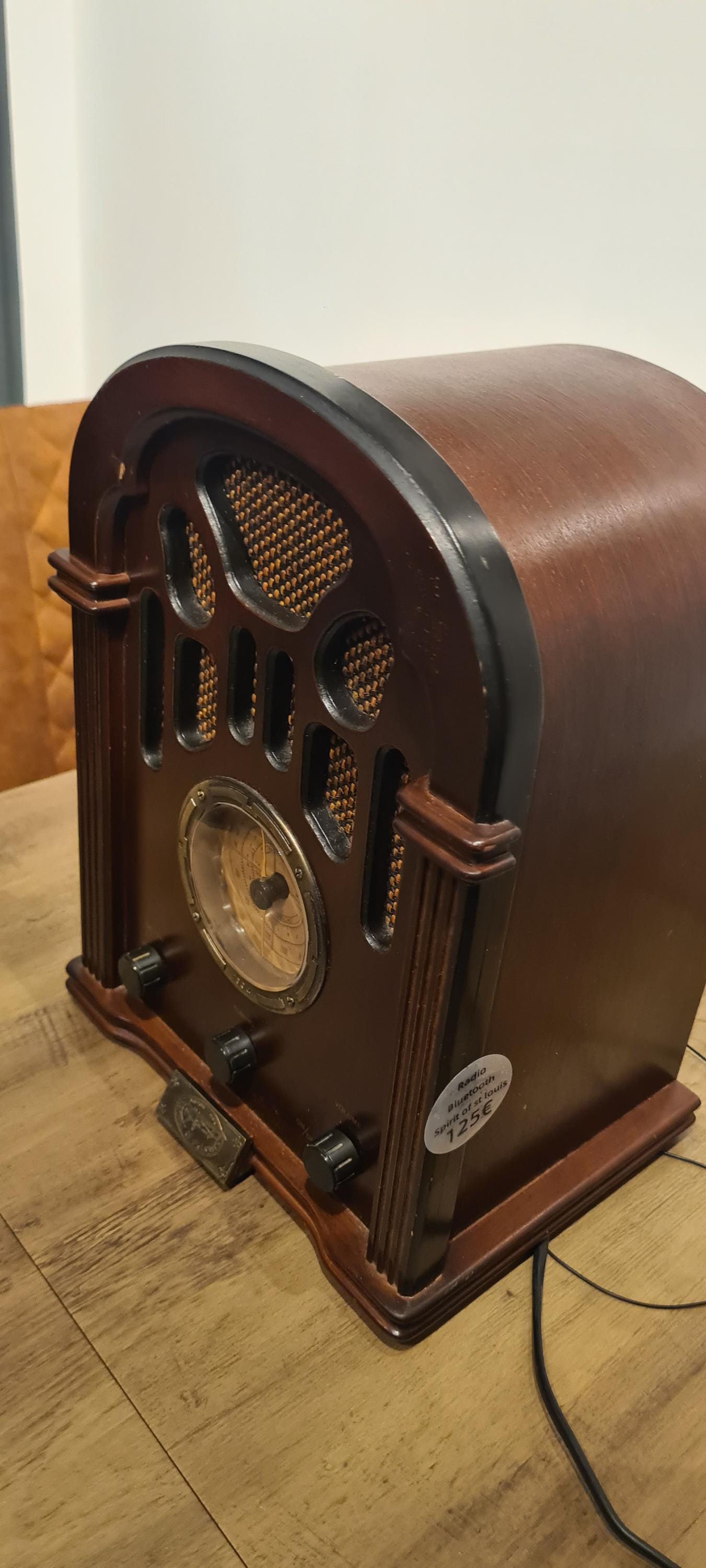 enceinte bluetooth 5.0 vintage dans ancienne radio.