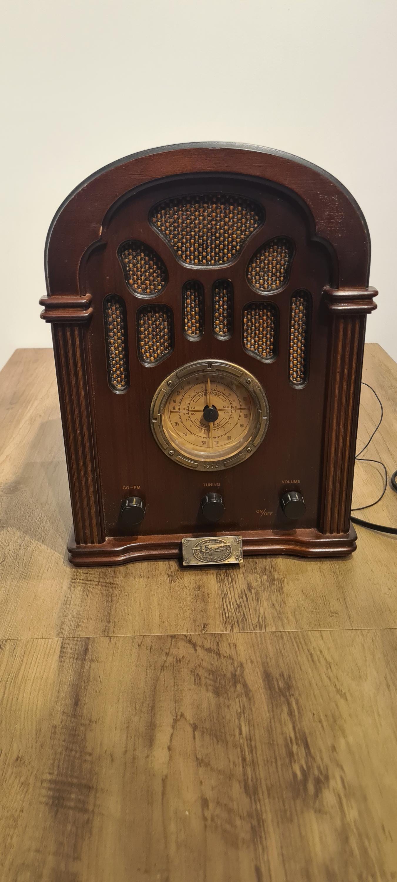 enceinte bluetooth 5.0 vintage dans ancienne radio.