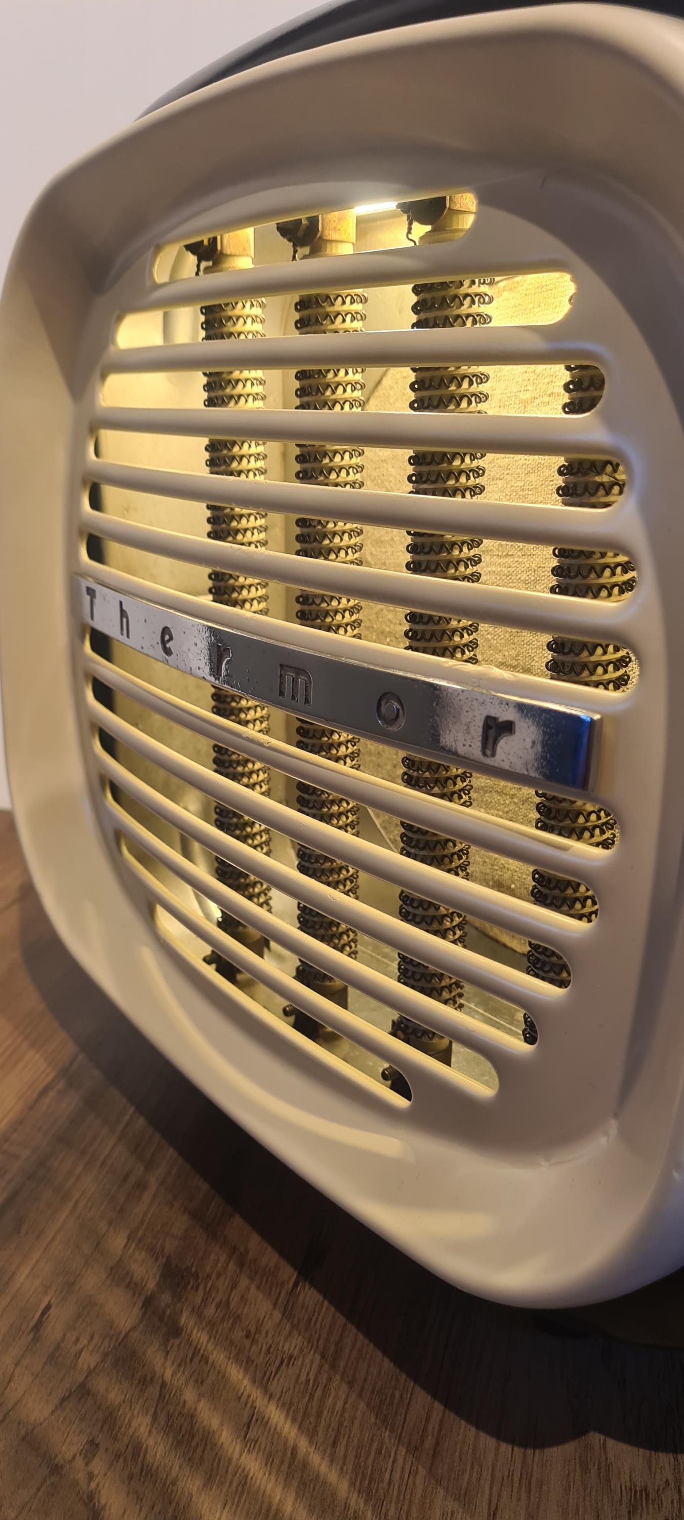 enceinte bluetooth 5.0 vintage dans ancien radiateur thermor
