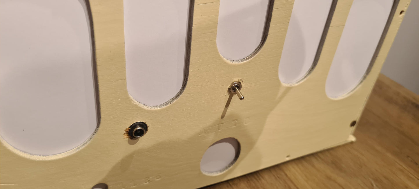 enceinte bluetooth 5.0 vintage dans ancienne radio.