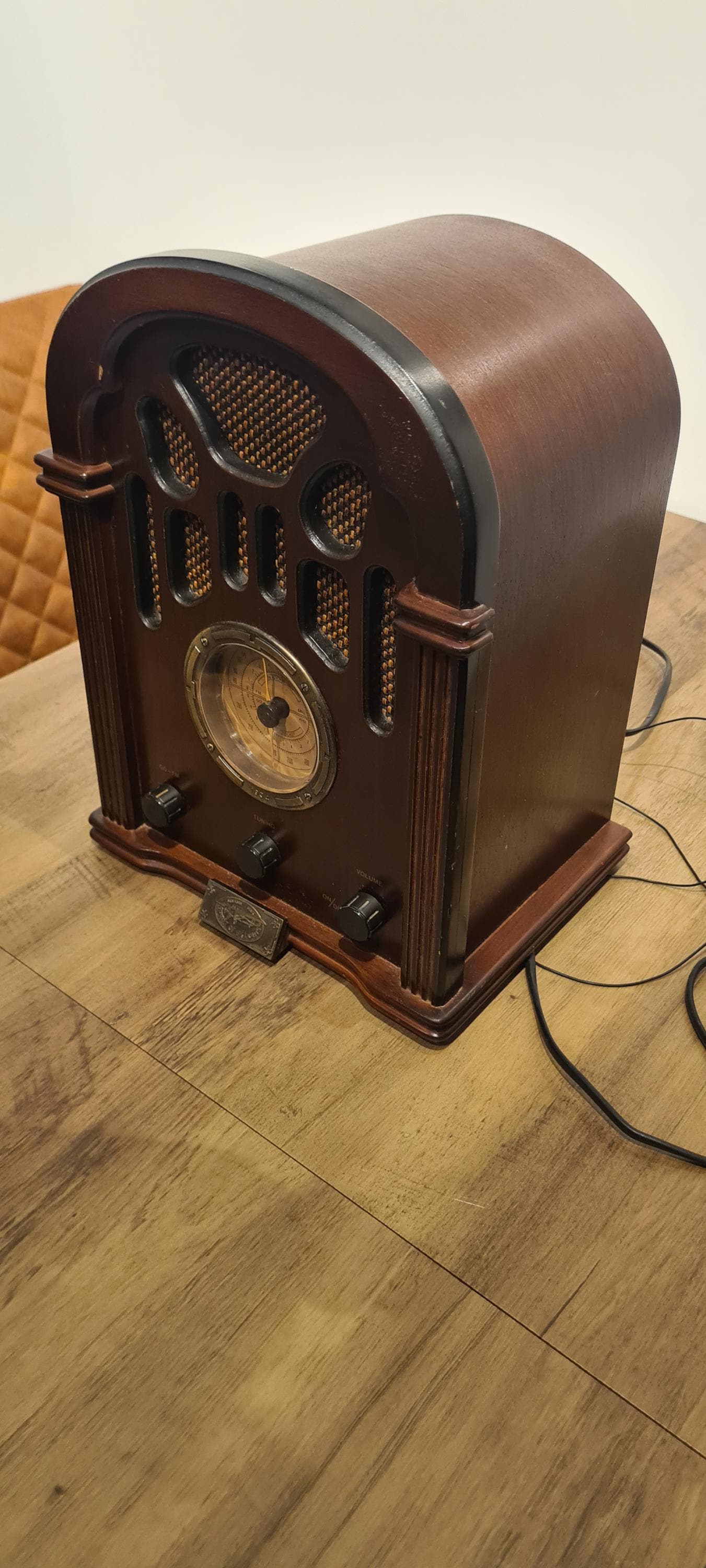 enceinte bluetooth 5.0 vintage dans ancienne radio.