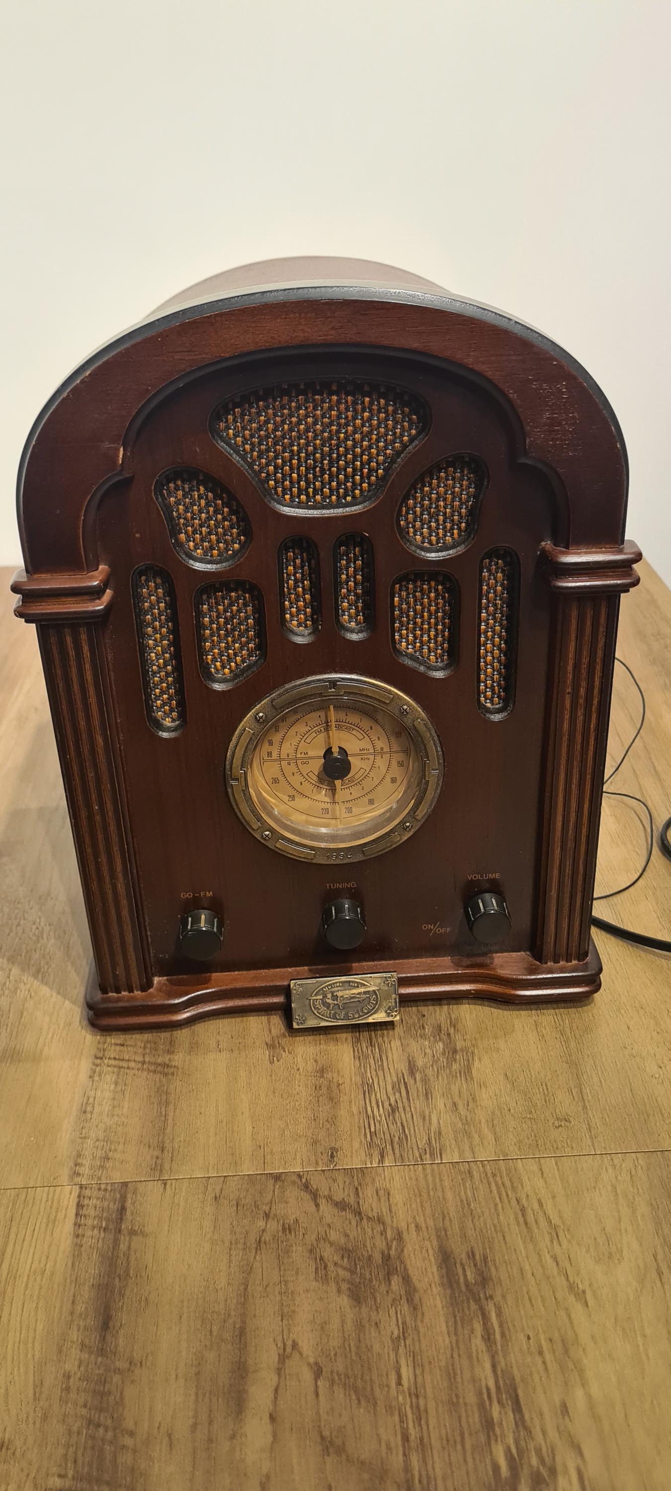 enceinte bluetooth 5.0 vintage dans ancienne radio.