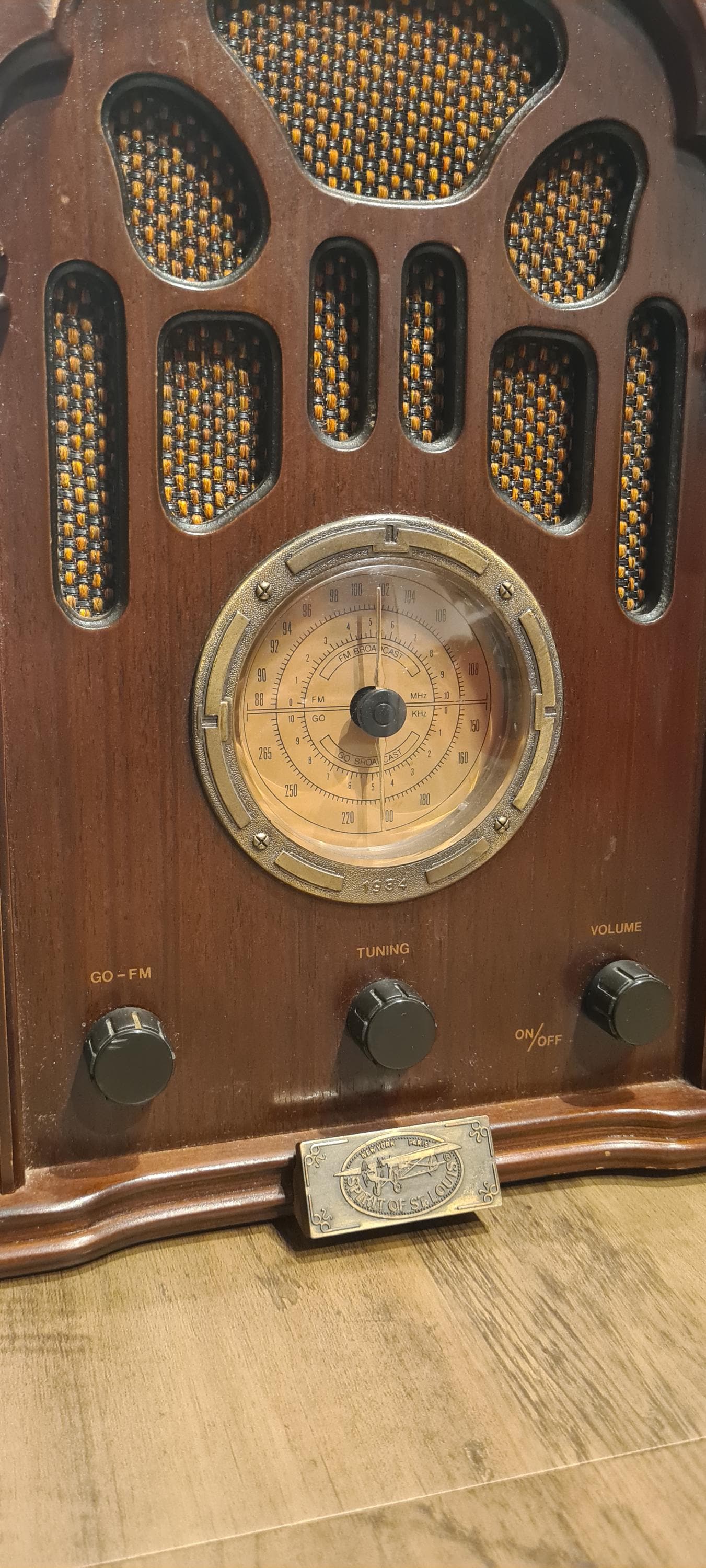 enceinte bluetooth 5.0 vintage dans ancienne radio.