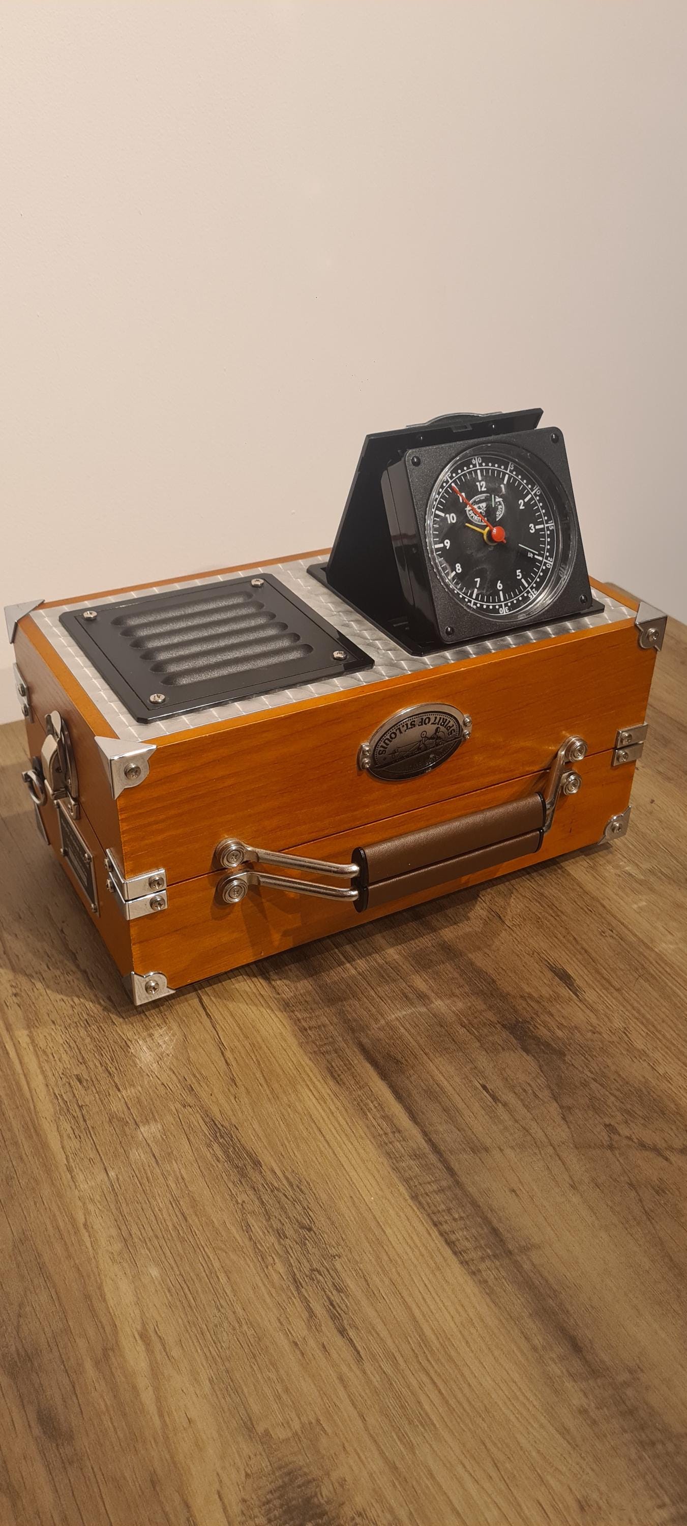 Enceinte Bluetooth 5.0 Vintage Dans Ancienne Radio Spirit Of St Louis
