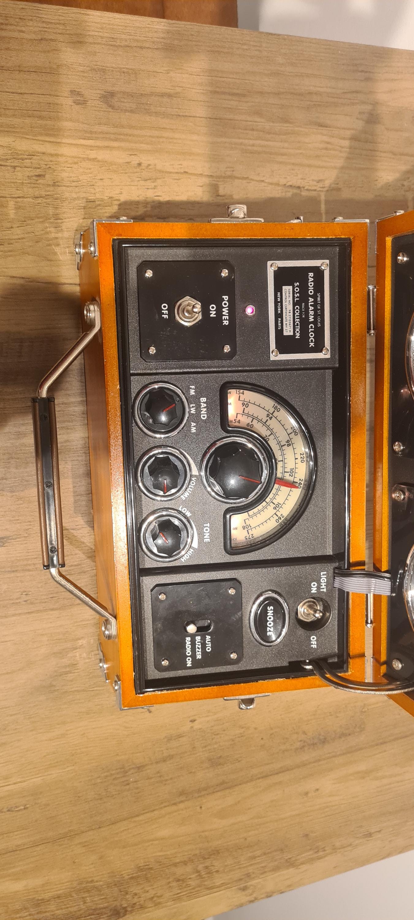Enceinte Bluetooth 5.0 Vintage Dans Ancienne Radio Spirit Of St Louis