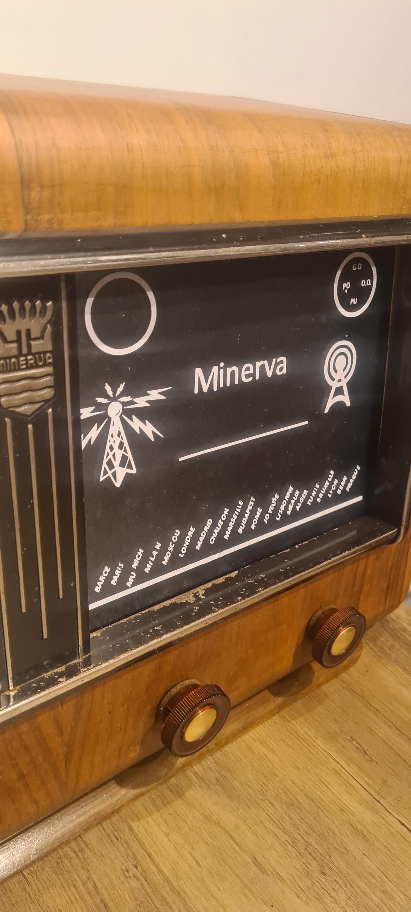 Minerva Radio Transformed into a Bluetooth Speaker A Journey Through Time and Modern Technology