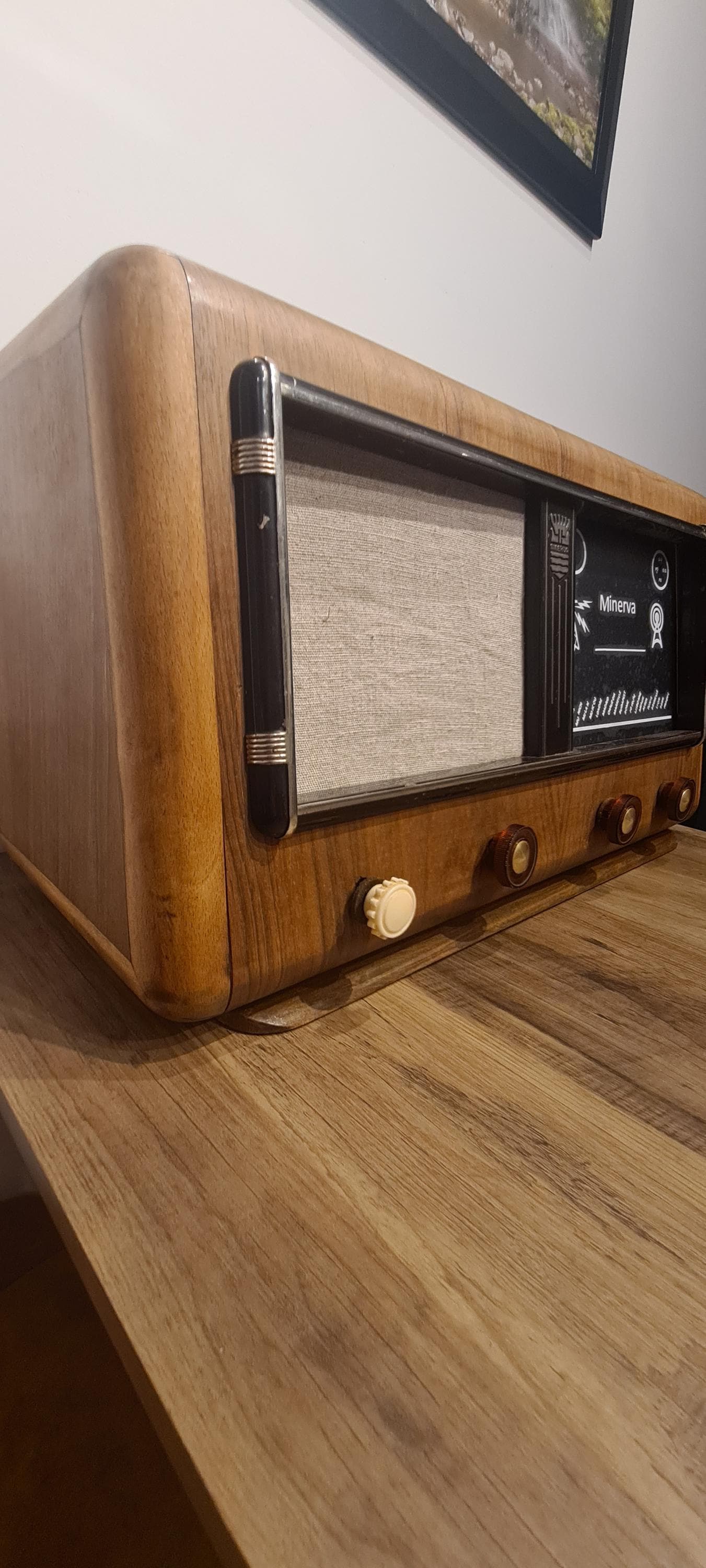 Minerva Radio Transformed into a Bluetooth Speaker A Journey Through Time and Modern Technology