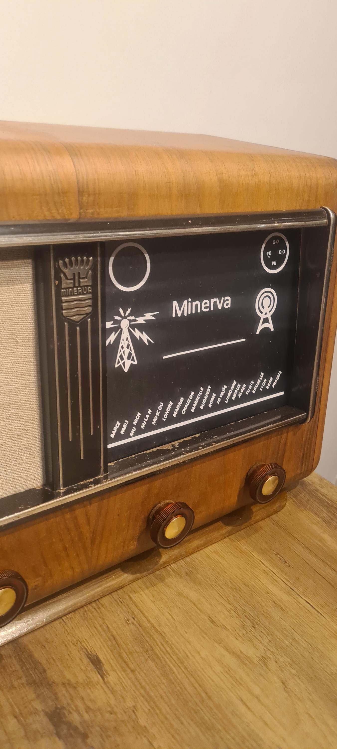 Minerva Radio Transformed into a Bluetooth Speaker A Journey Through Time and Modern Technology