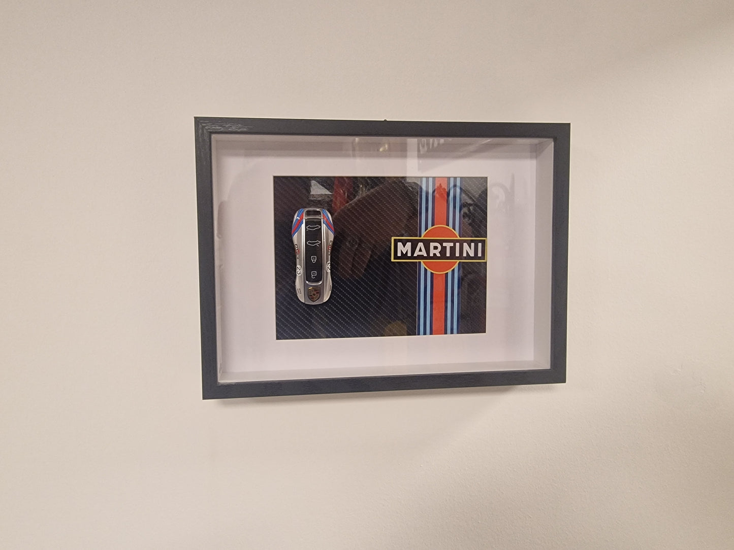 Cadre A4 – Clé Porsche Supercar Design Martini – Édition Limitée (10 exemplaires)