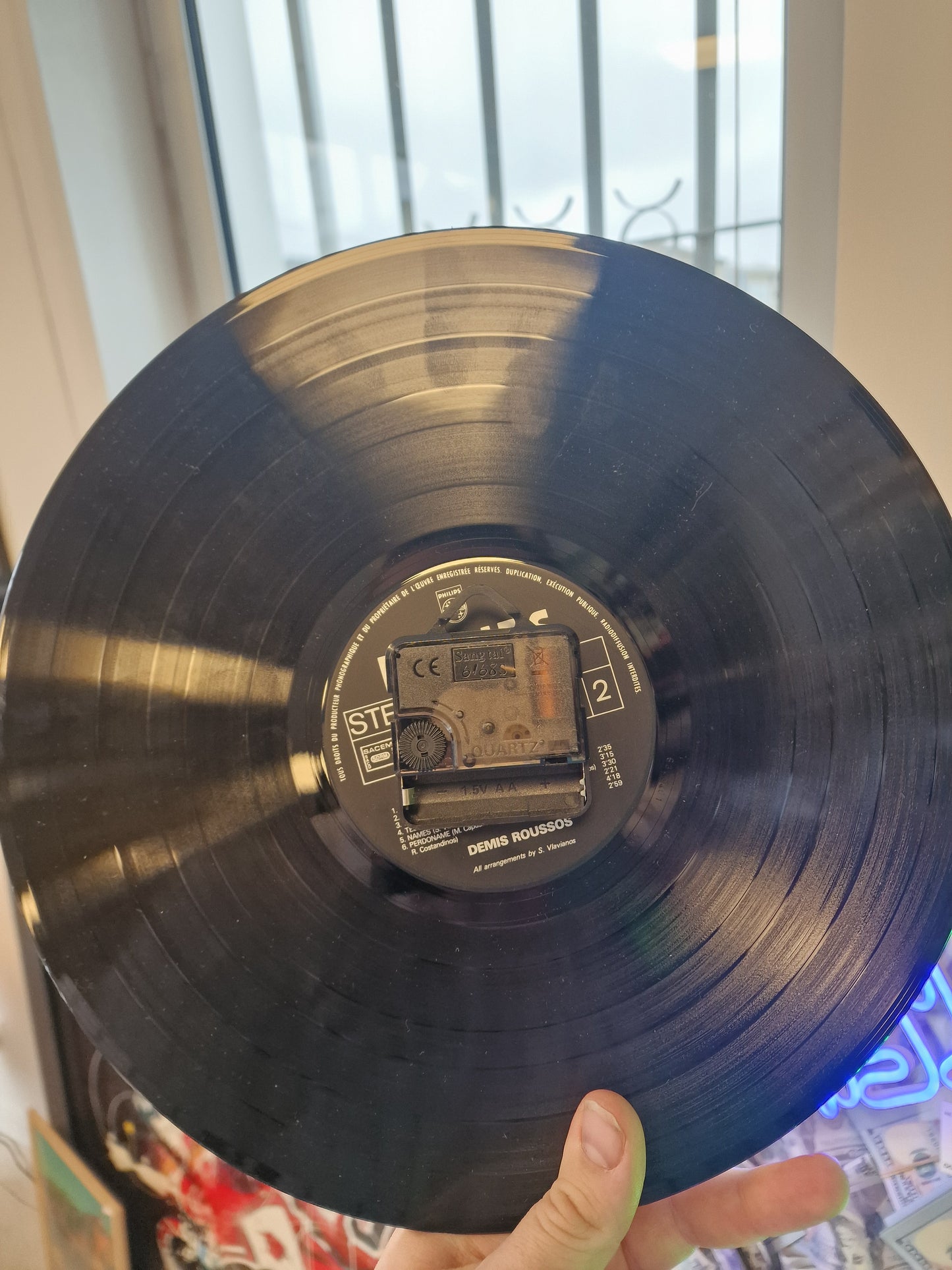 Horloge Vinyle Johnny Hallyday – Une Horloge Vintage Unique pour les Fans de Johnny Hallyday