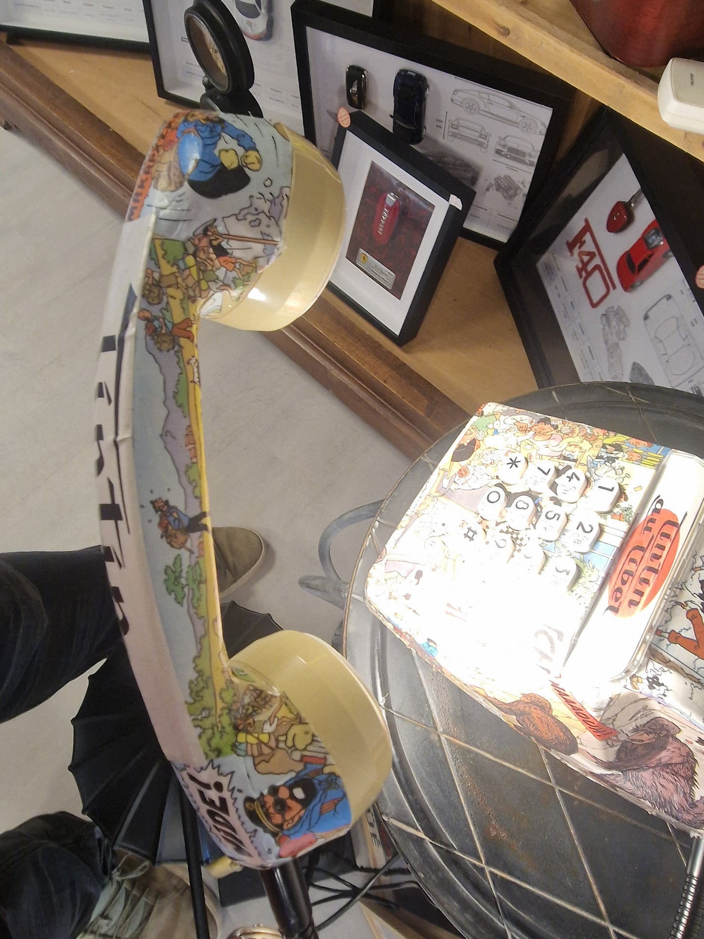 Lampe suspendue vintage en téléphone – Édition Tintin au Tibet – Pièce unique artisanale