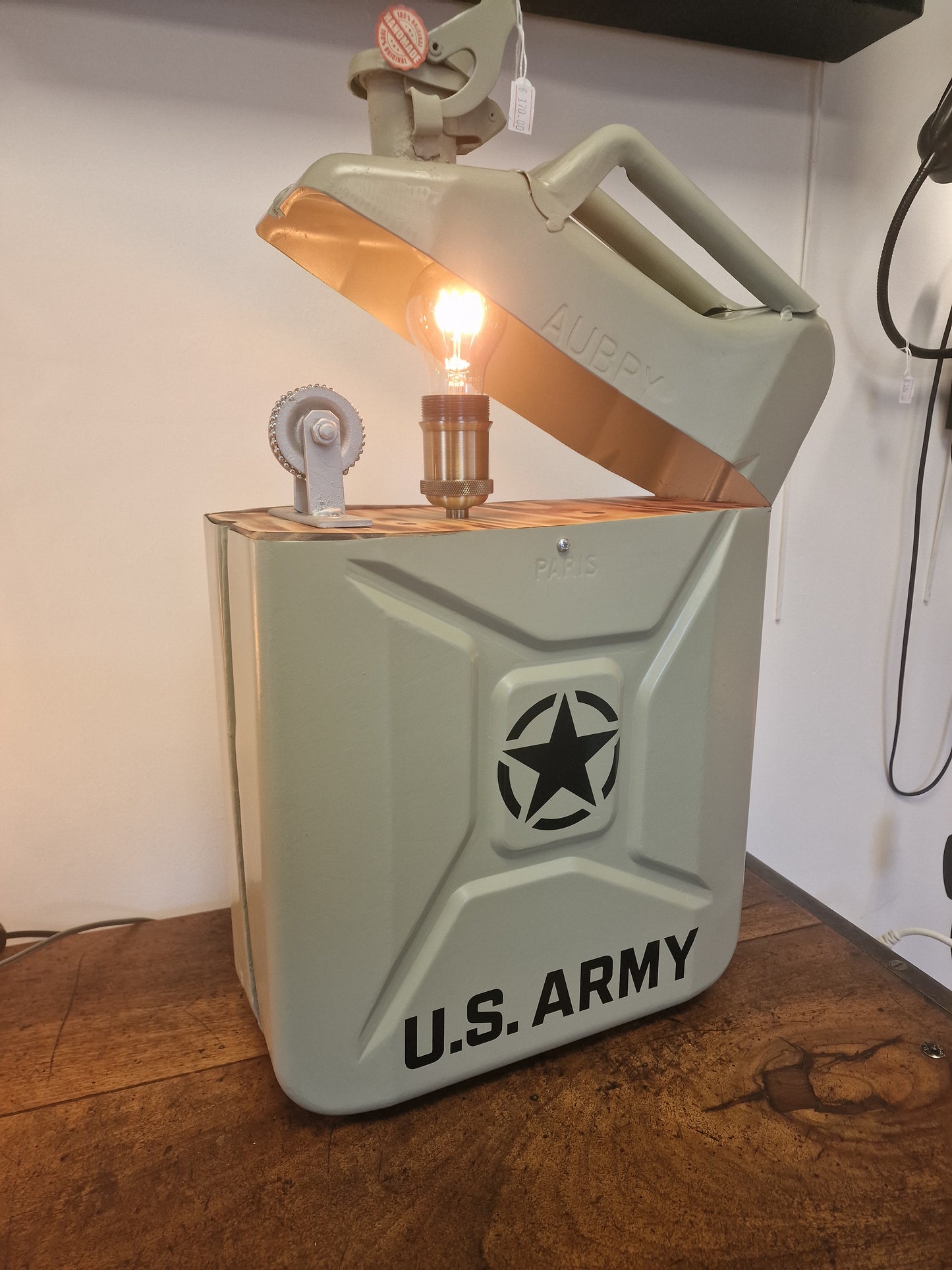Lampe jerrican US Army artisanale – Lampe briquet vintage en métal – Création unique Made in Ardèche