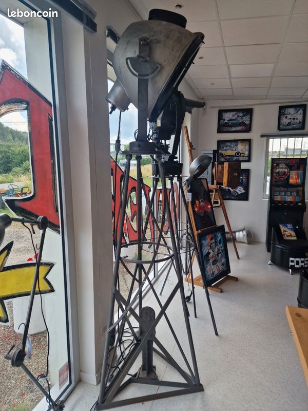 Lampe Projecteur Industrielle SNCF Monumentale – Pièce Unique et Rare Vintagedison