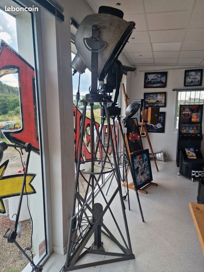 Lampe Projecteur Industrielle SNCF Monumentale – Pièce Unique et Rare Vintagedison