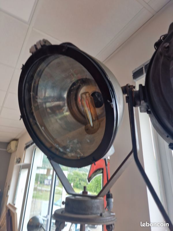 Lampe Projecteur Industrielle SNCF Monumentale – Pièce Unique et Rare Vintagedison