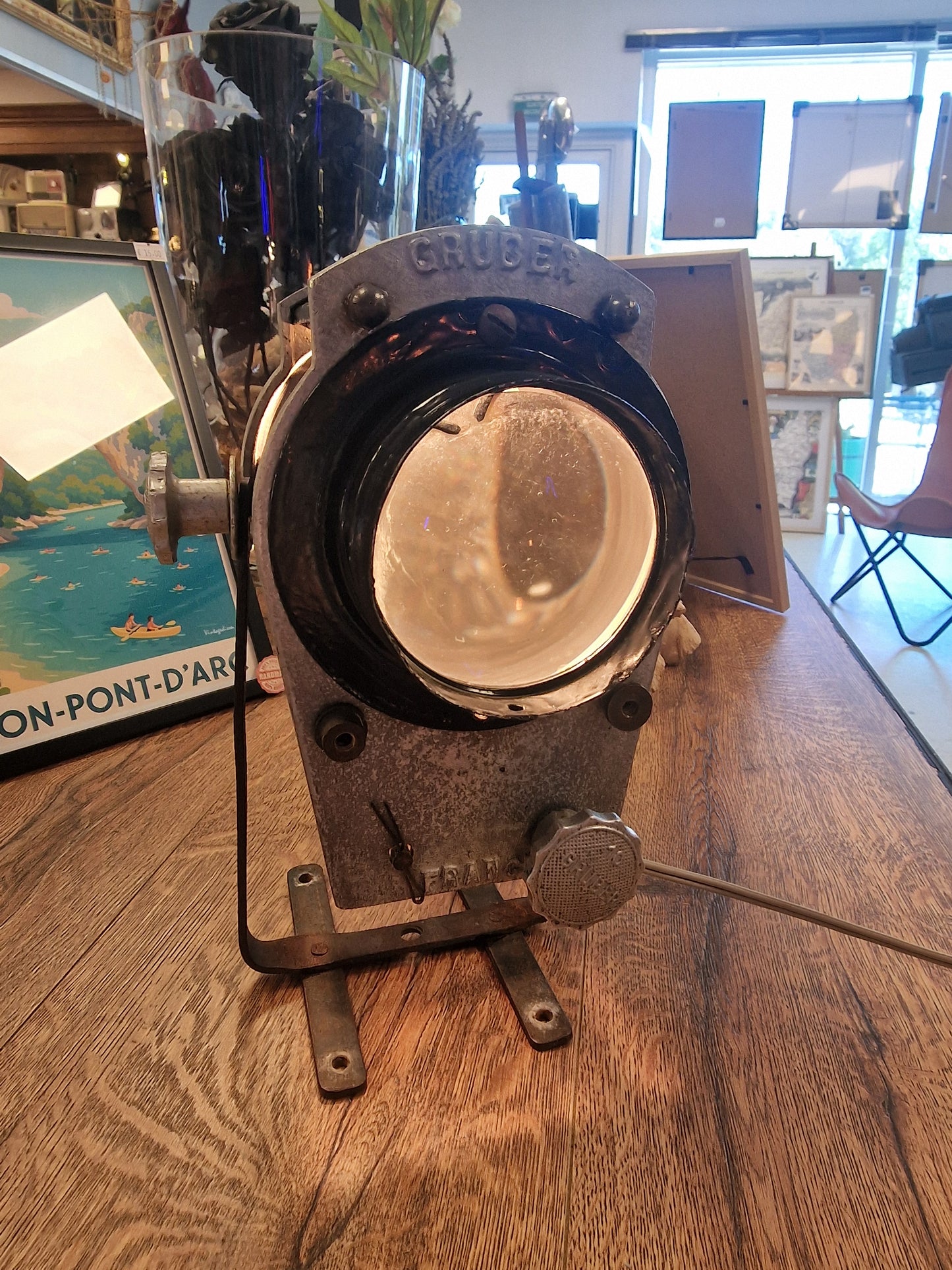 Ancien projecteur GRUBER transformé en lampe – Luminaire industriel vintage