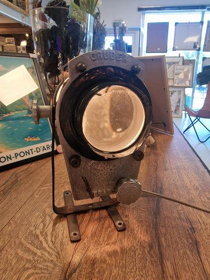 Ancien projecteur GRUBER transformé en lampe – Luminaire industriel vintage