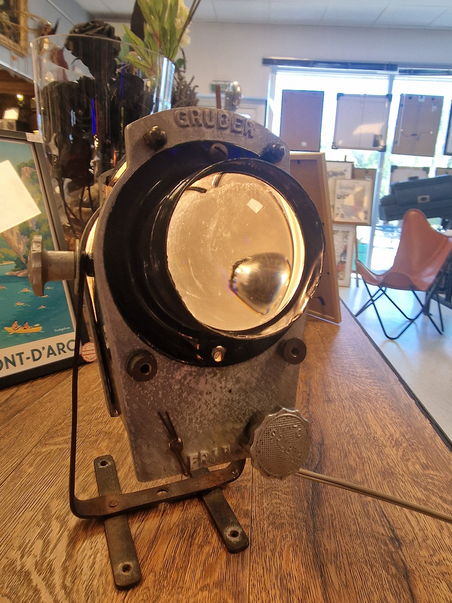 Ancien projecteur GRUBER transformé en lampe – Luminaire industriel vintage