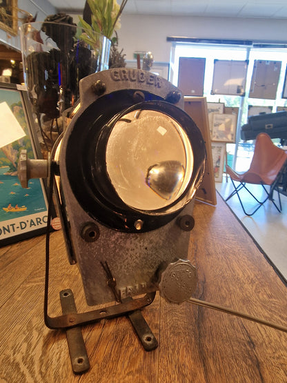 Ancien projecteur GRUBER transformé en lampe – Luminaire industriel vintage