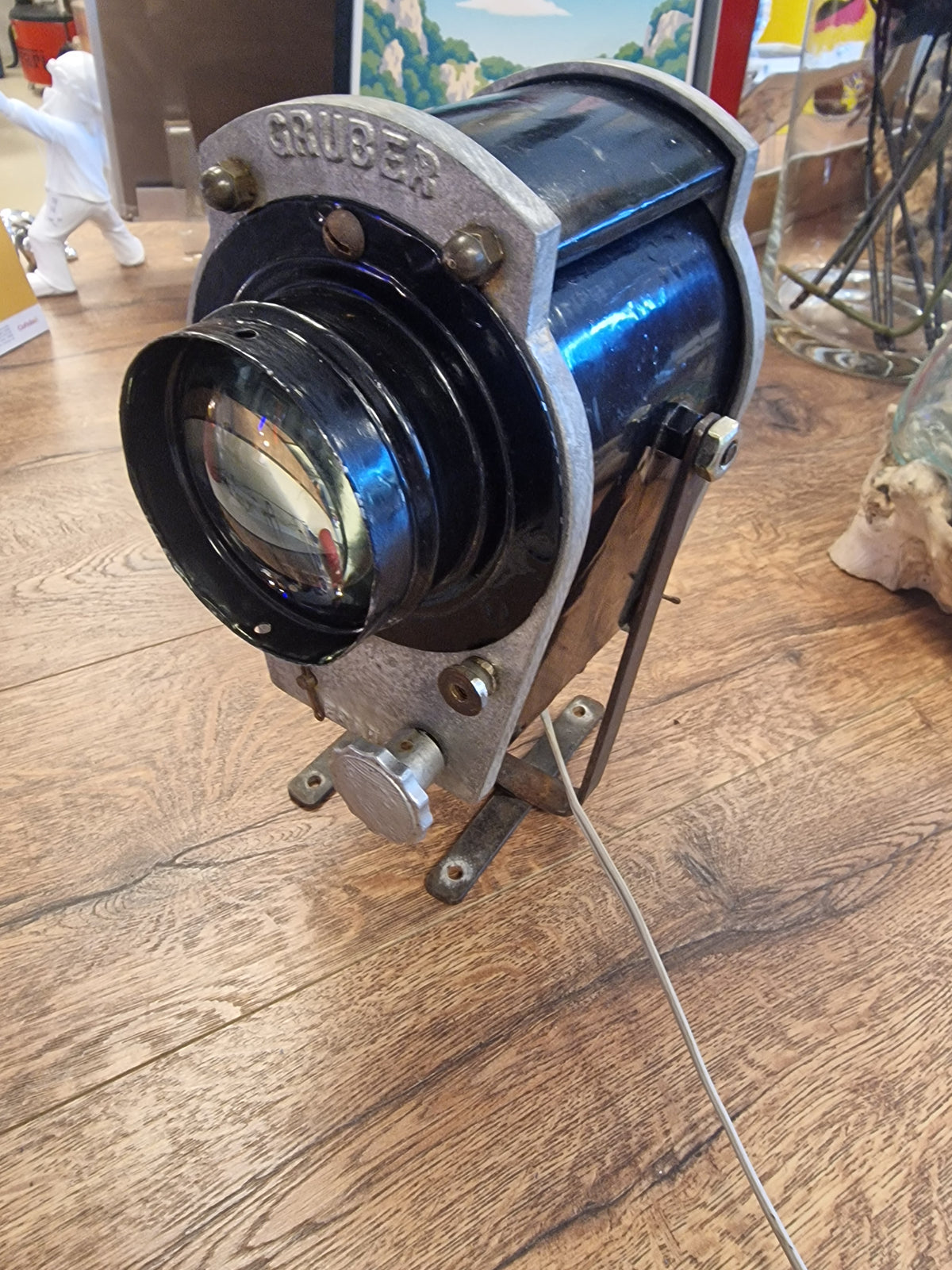 Ancien projecteur GRUBER transformé en lampe – Luminaire industriel vintage