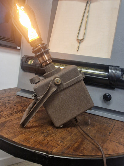 Ancienne lampe SNCF Wonder transformée en lampe déco – Création industrielle vintage VINTAGEDISON