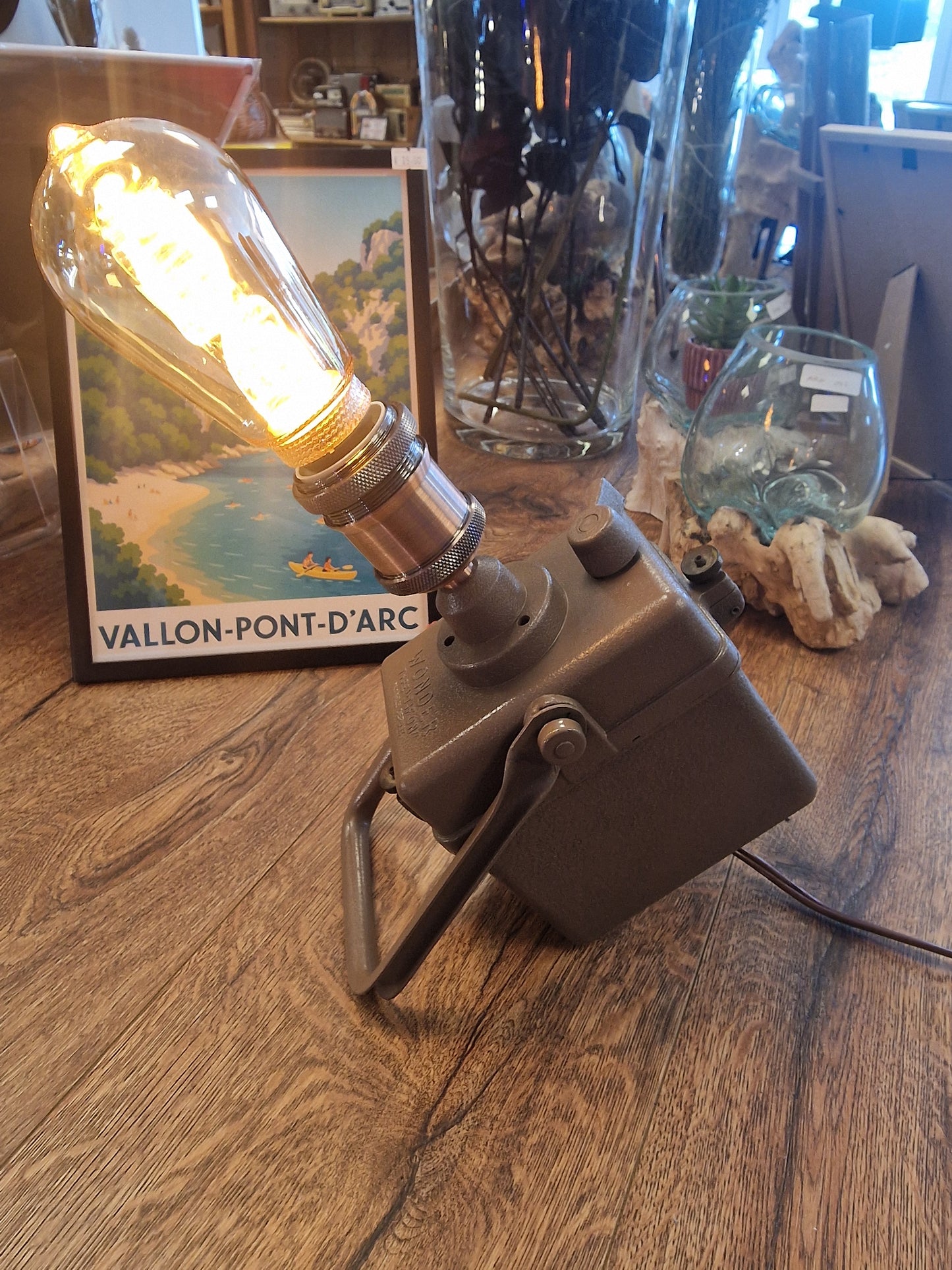 Ancienne lampe SNCF Wonder transformée en lampe déco – Création industrielle vintage 2 VINTAGEDISON