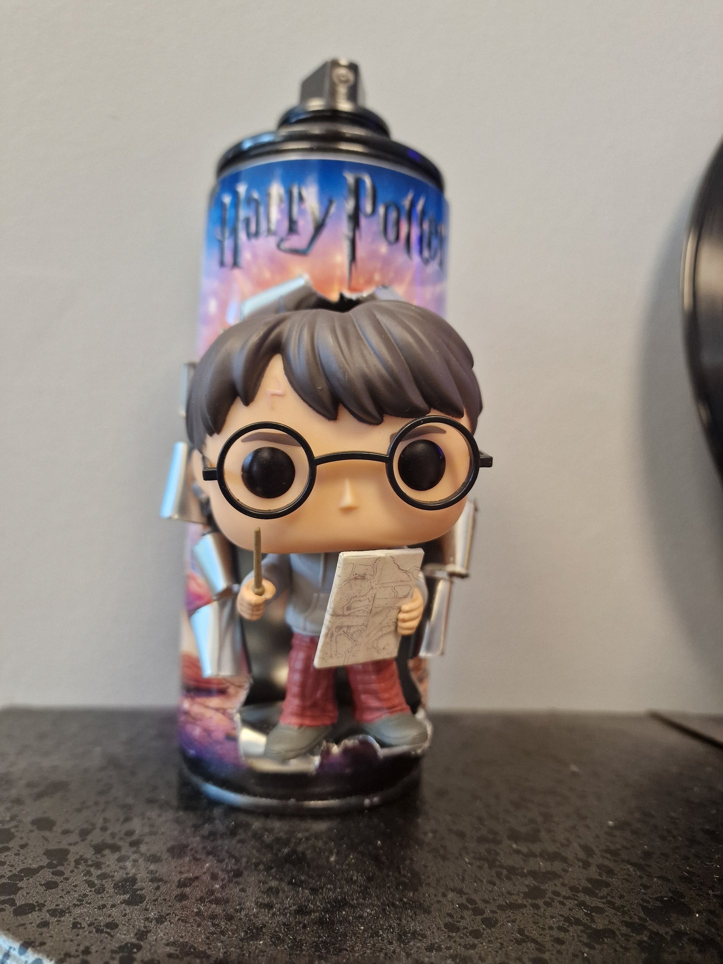 Bombe de peinture Harry Potter Customisée 2 – Décoration Geek & Pop Art 3D avec Figurine | Pièce Artisanale Unique