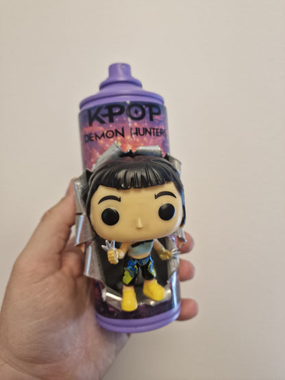 Bombe de peinture custom  – Figurine  zoey Kpop demon hunter pop culture artisanale