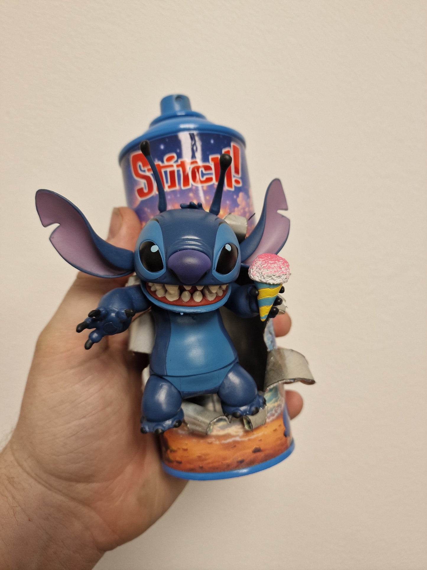 Bombe de peinture custom lilo et stitch – Figurine stitch pop culture artisanale