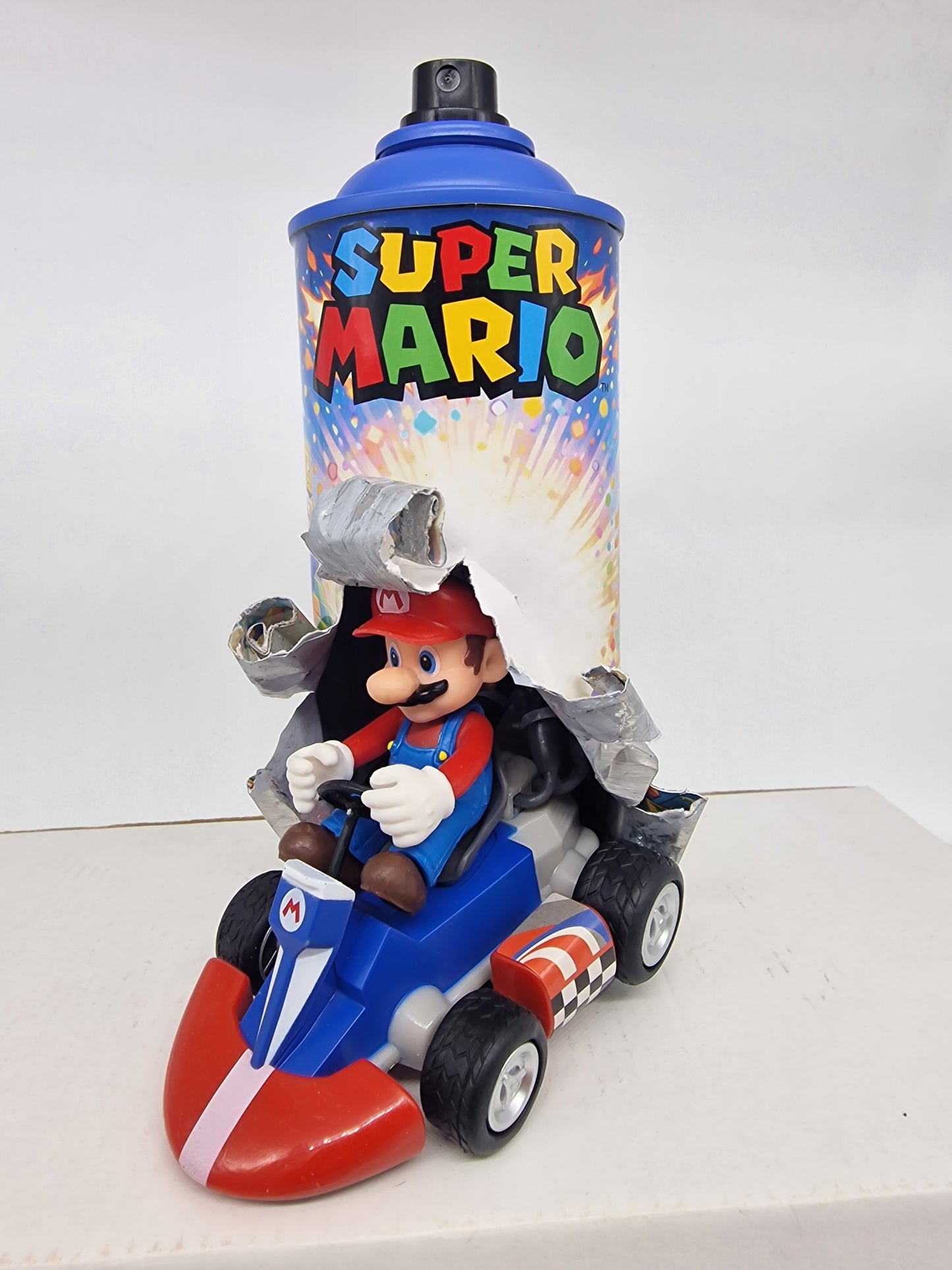 Bombe de peinture custom nintendo  – Figurine mario pop culture artisanale