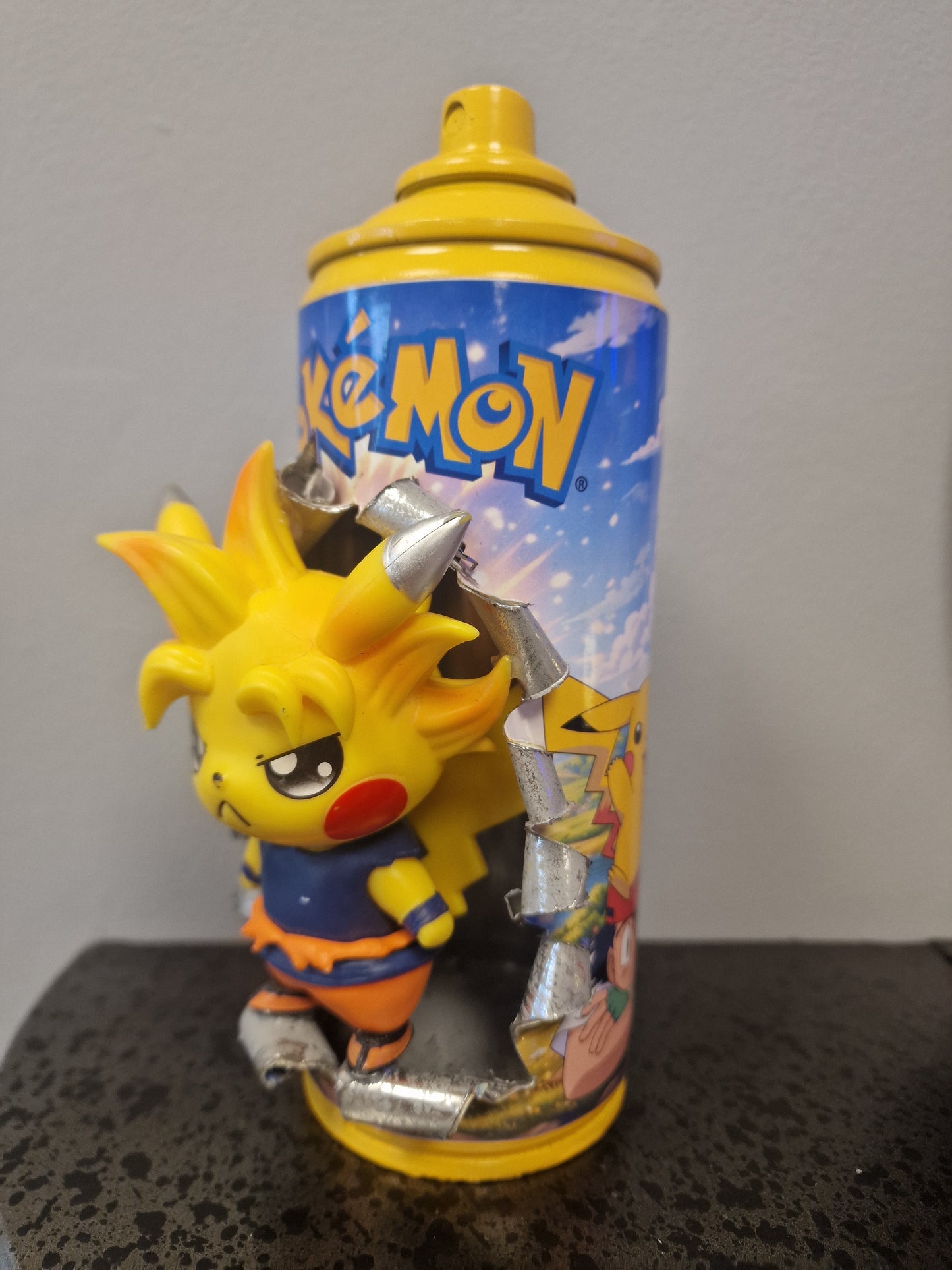 Bombe de peinture custom pokemon – Figurine pikachu sangoku pop culture artisanale
