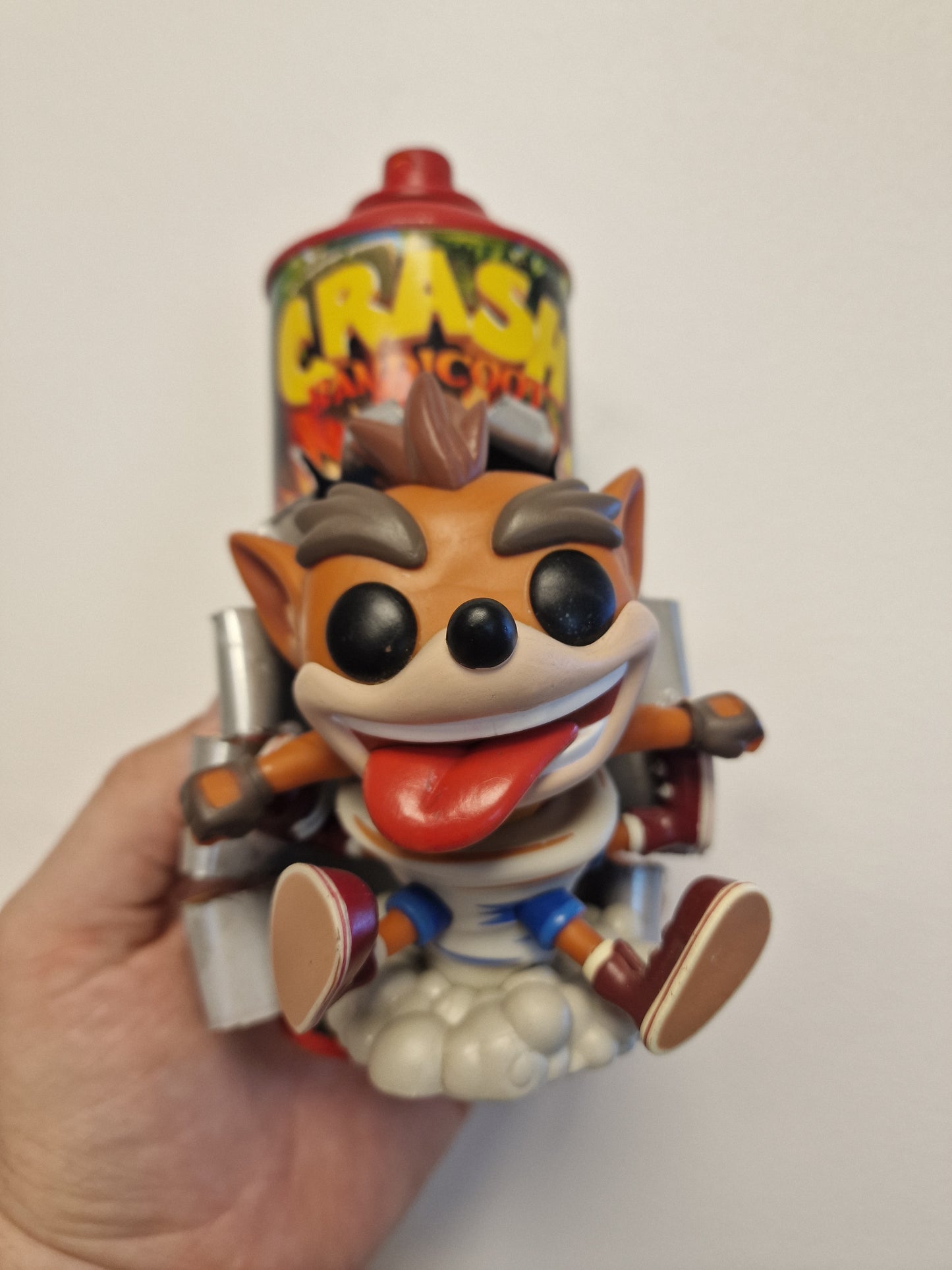 Bombe de peinture custom crash bandicoot