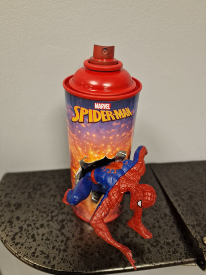 Bombe de peinture custom marvel – Figurine Spiderman pop culture artisanale