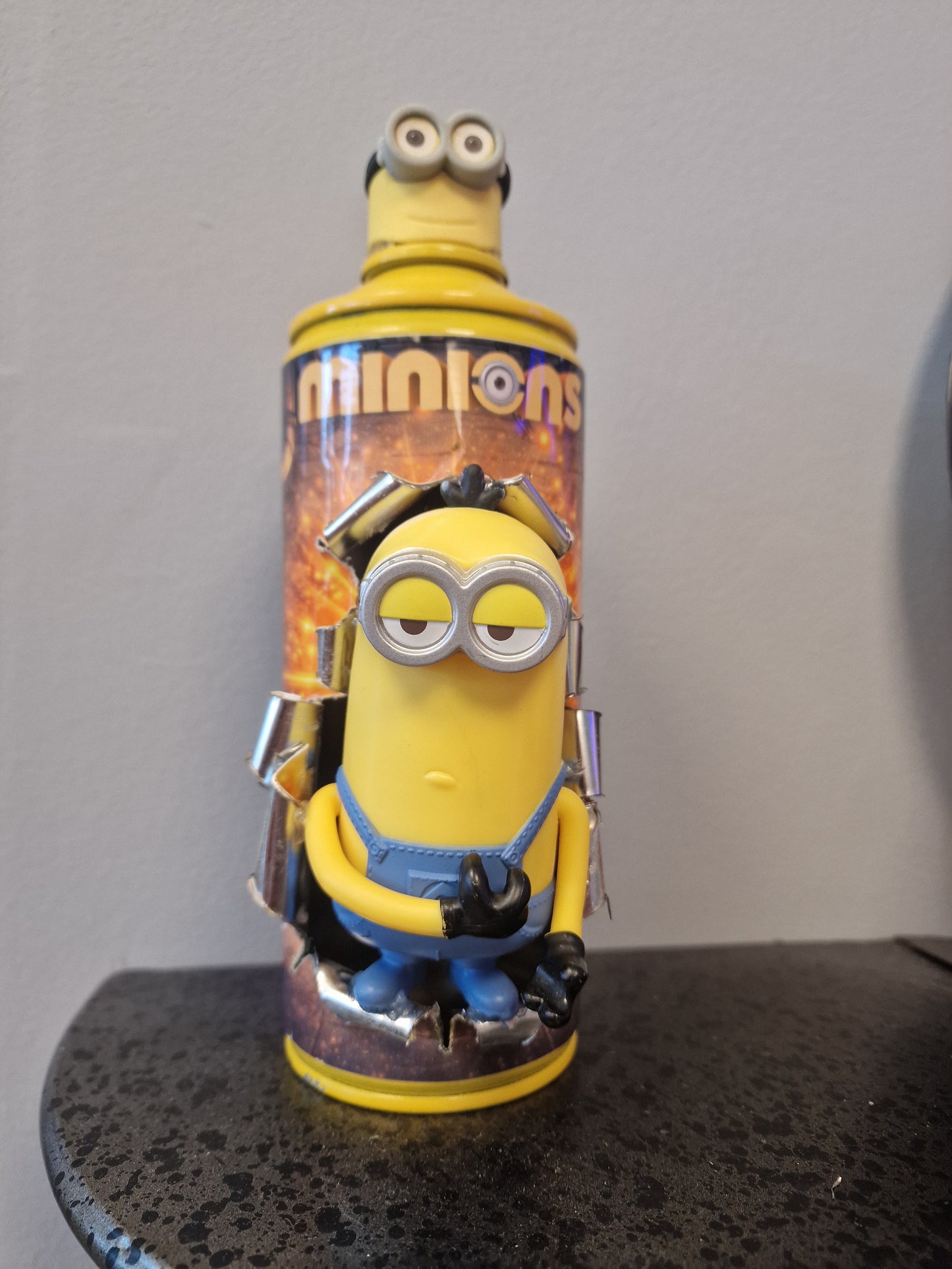 Bombe de peinture custom minions– Figurine des minions 3 pop culture artisanale